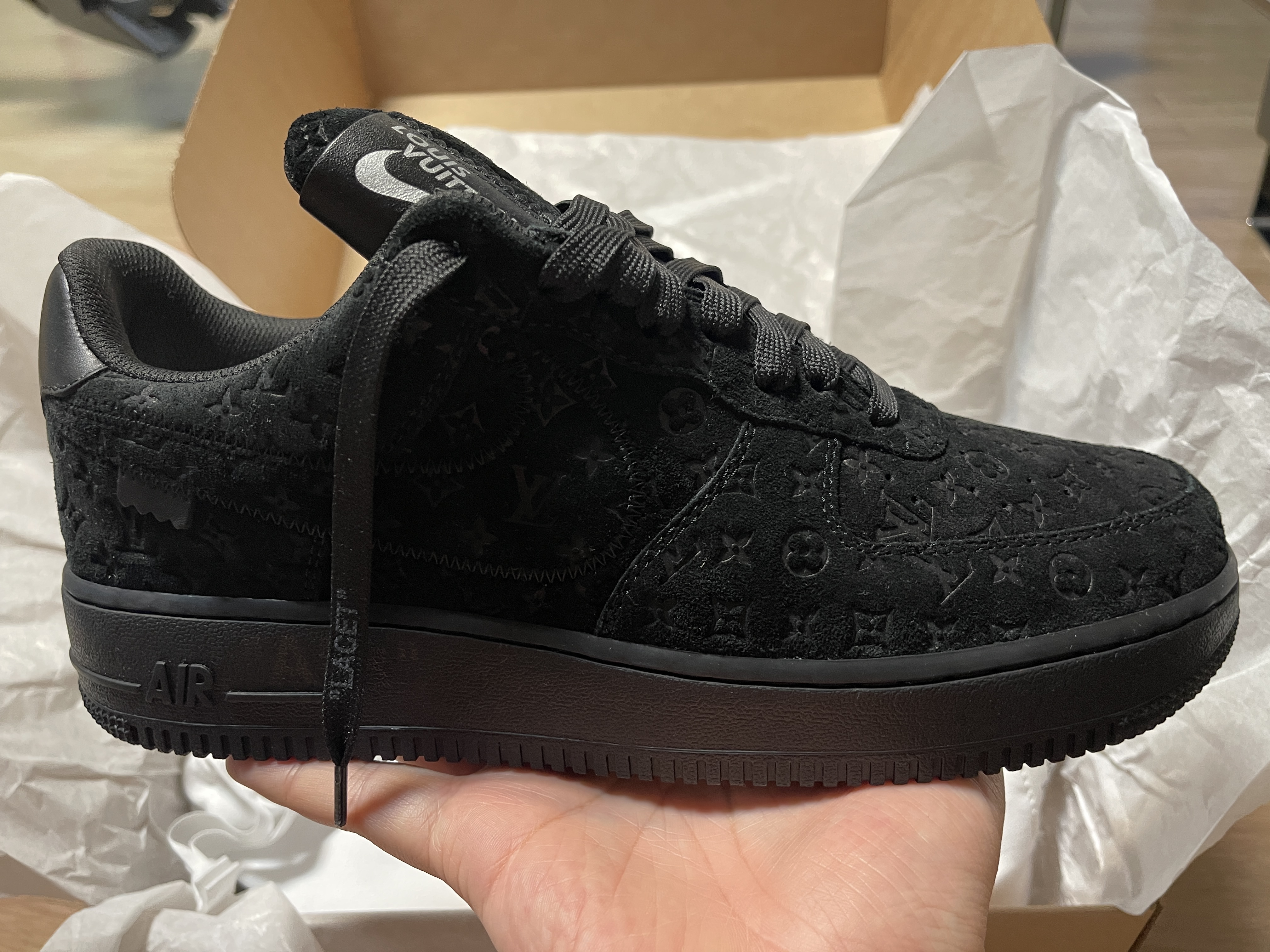 Louis Vuitton x Nike Air Force 1 Low by Virgil Abloh Black 착용 스타일 - 4