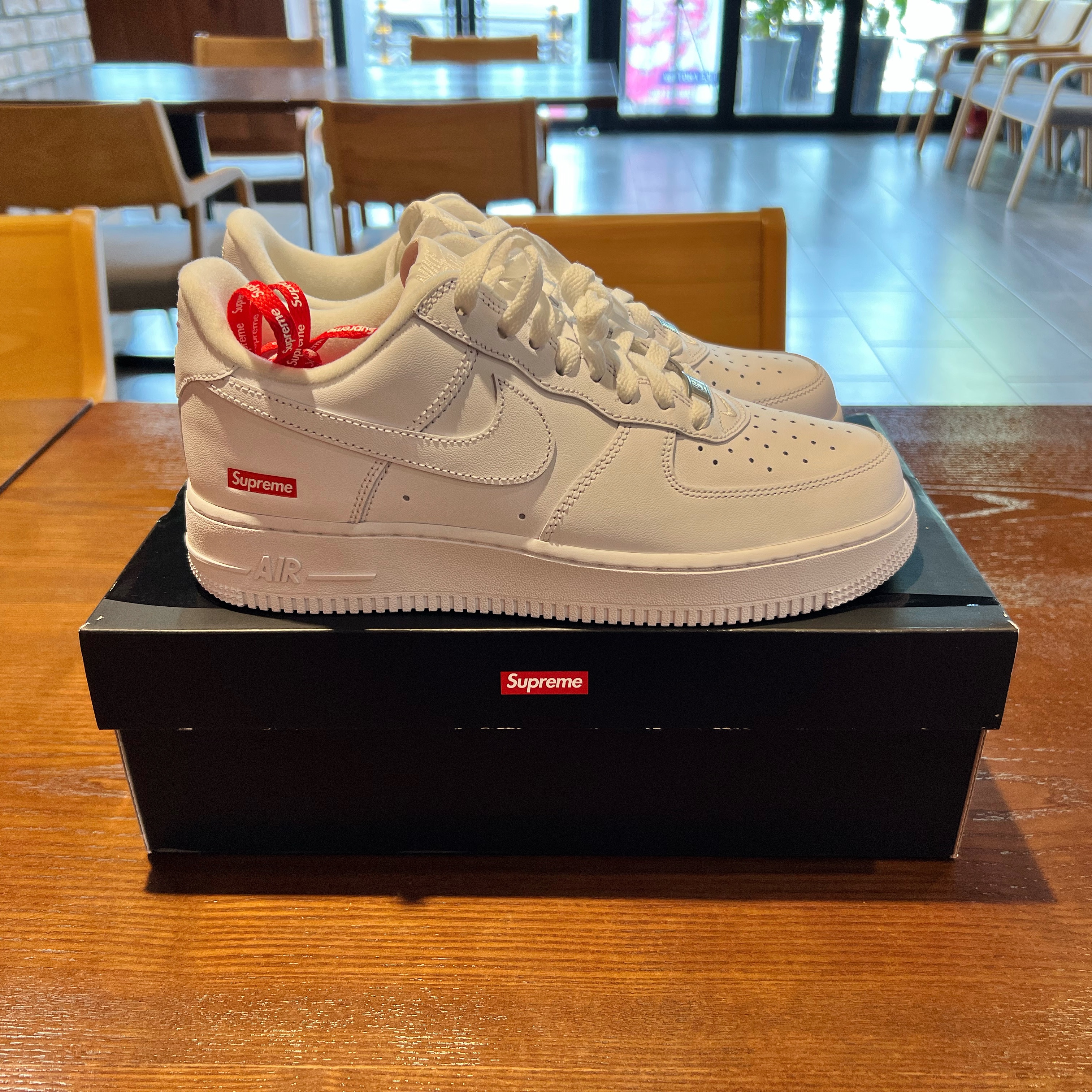 Nike x Supreme Air Force 1 Low White 착용 스타일