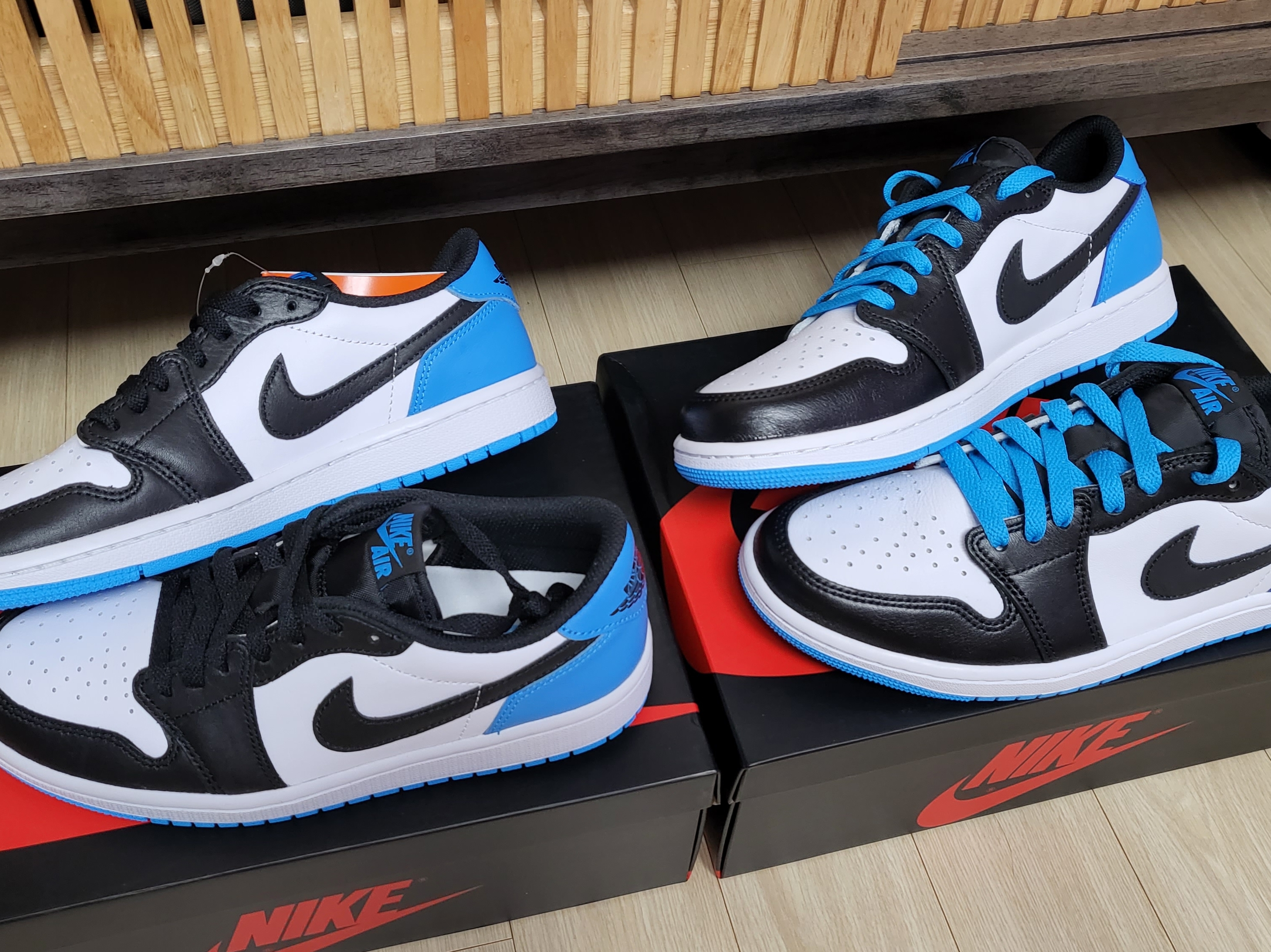 (W) Jordan 1 Retro Low OG Black and Dark Powder Blue 착용 스타일 - 1