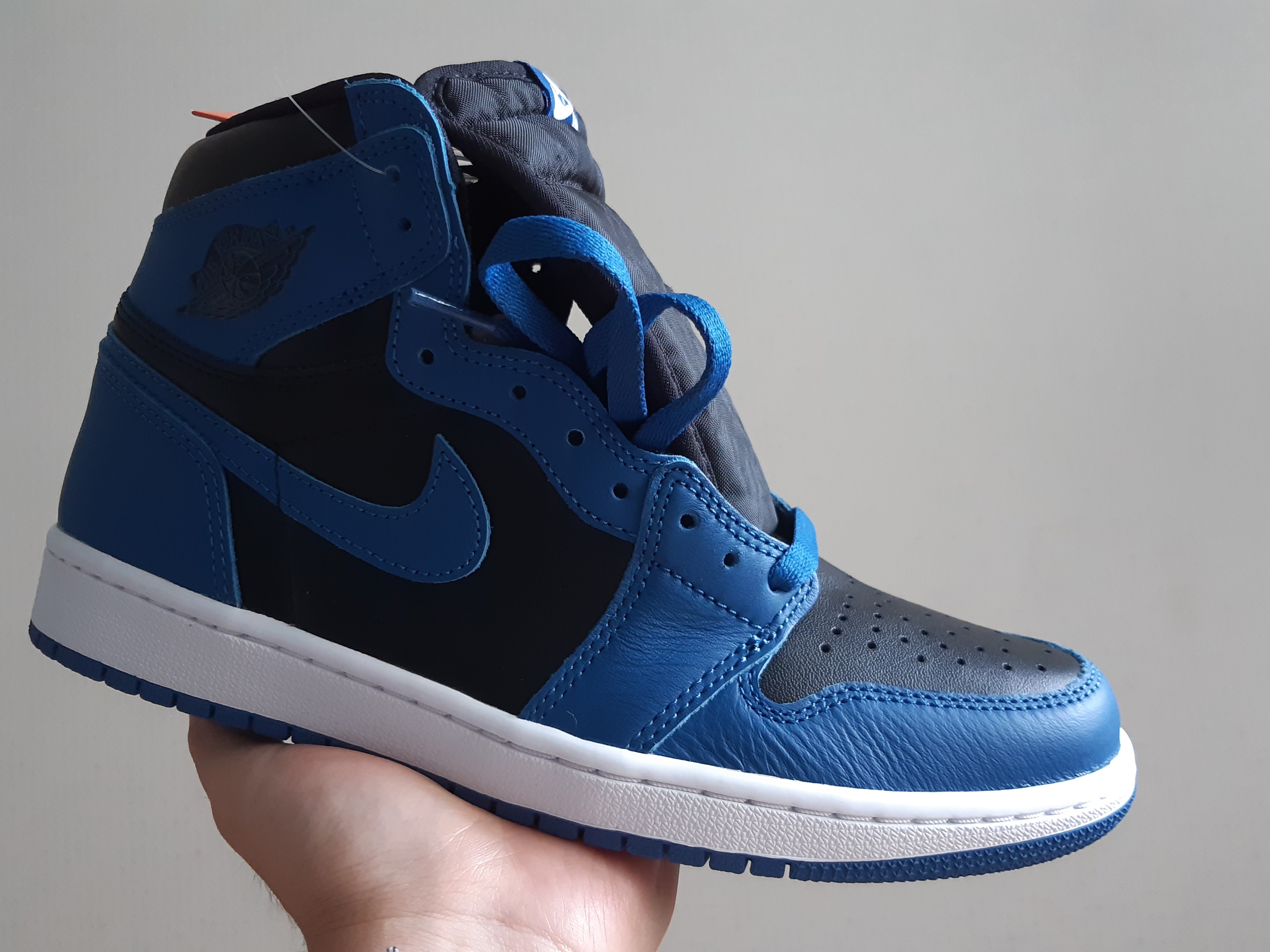 Jordan 1 Retro High OG Dark Marina Blue 착용 스타일 - 2
