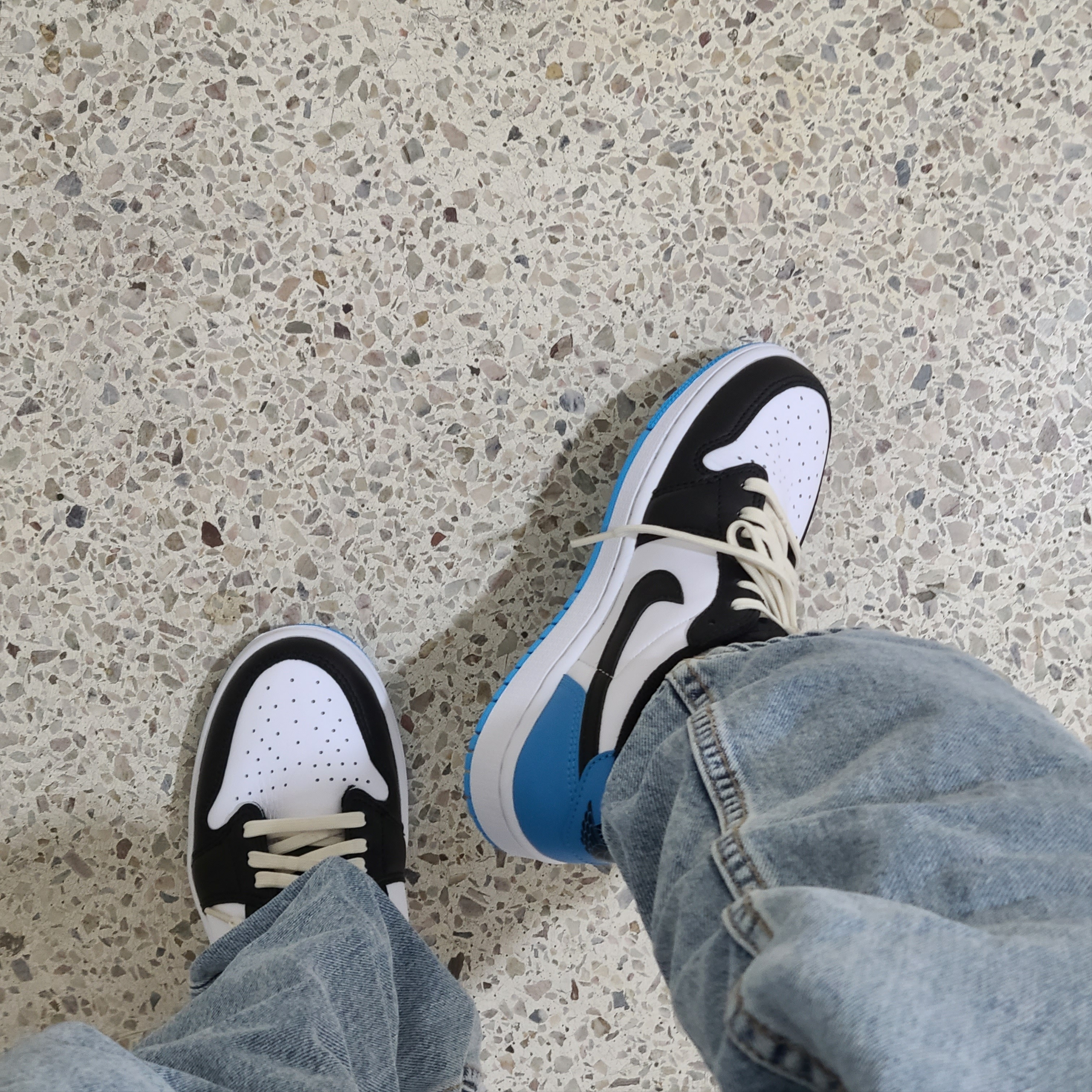 (W) Jordan 1 Retro Low OG Black and Dark Powder Blue 착용 스타일