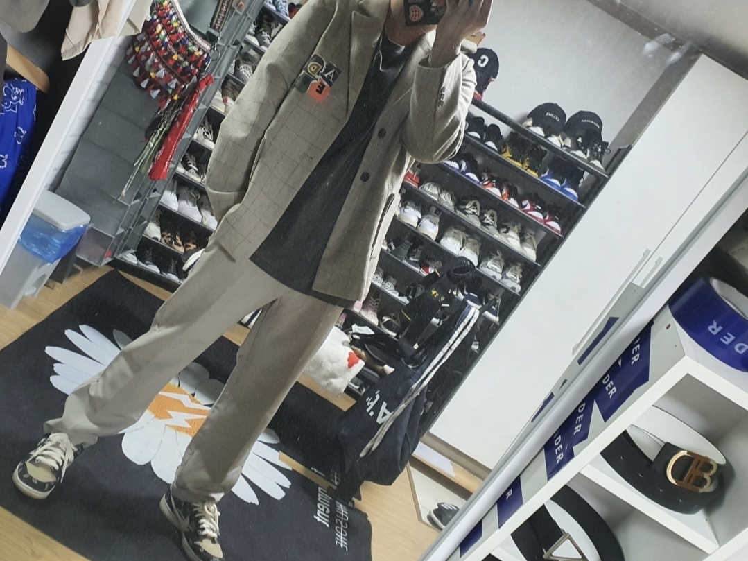 Nike x Travis Scott SB Dunk Low, Juun.J Graphic Loose Fit Short Sleeve T-Shirt Grey 착용 스타일