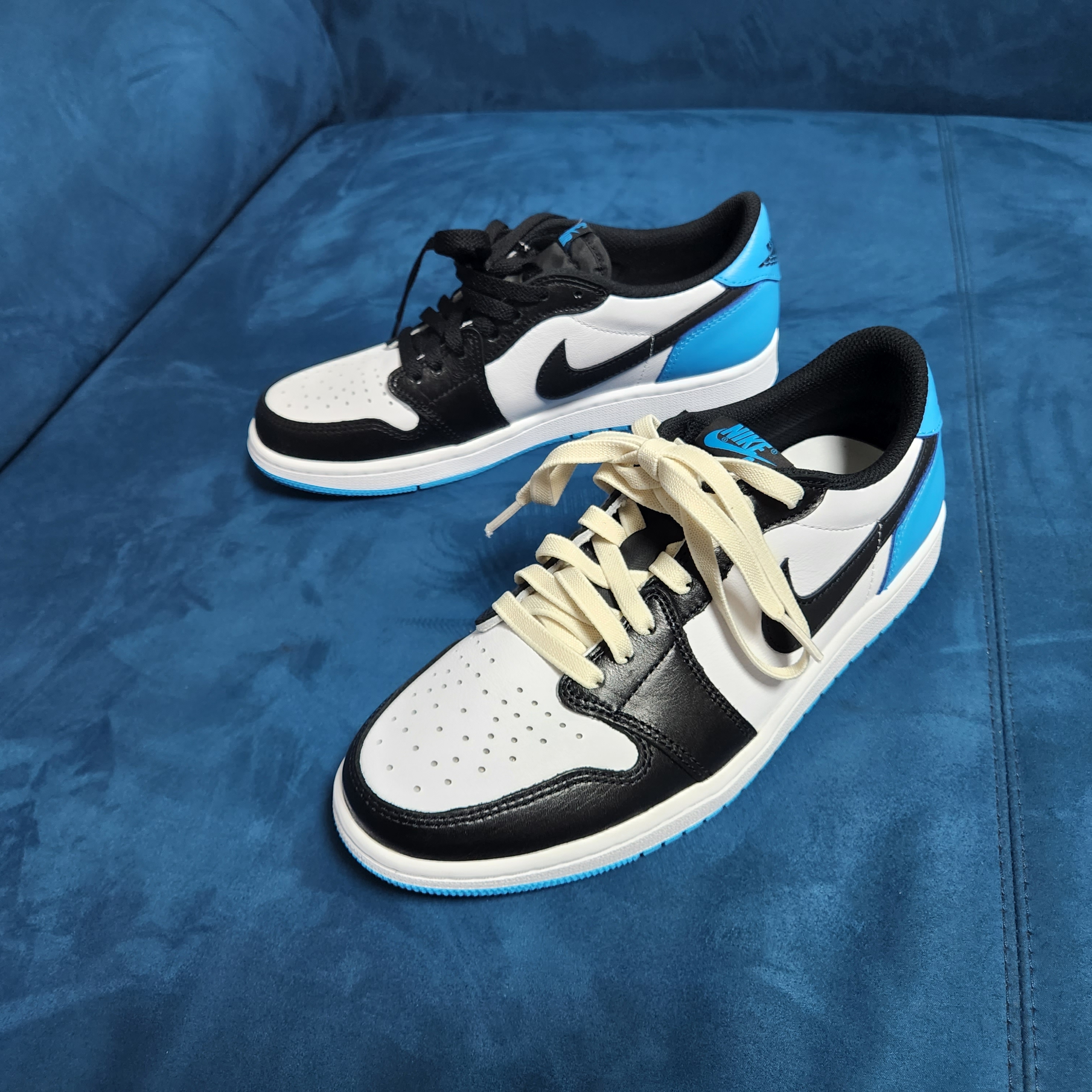 Jordan 1 Retro Low OG Black and Dark Powder Blue 착용 스타일 - 2