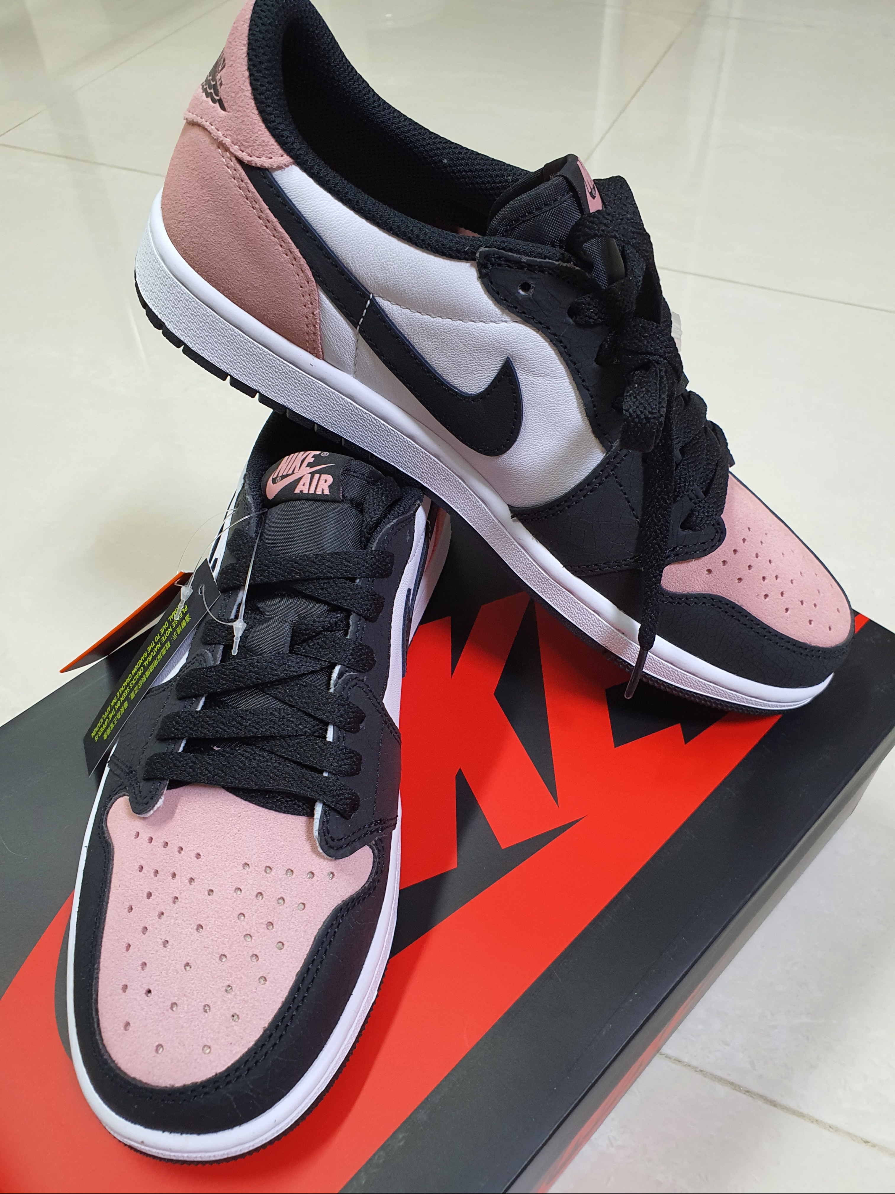 Jordan 1 Retro Low OG Bleached Coral 착용 스타일 - 2