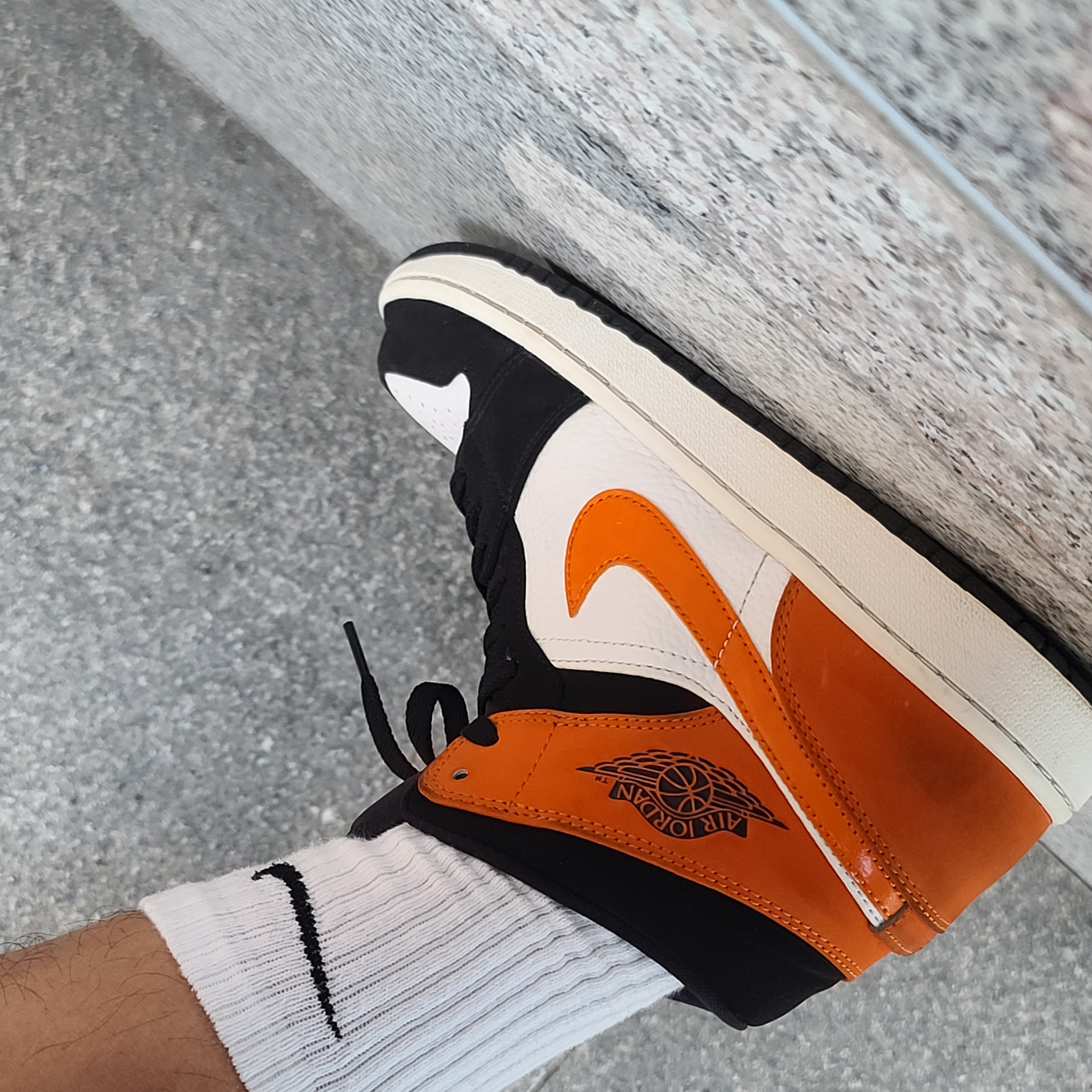 Jordan 1 Mid Shattered Backboard 착용 스타일 - 3