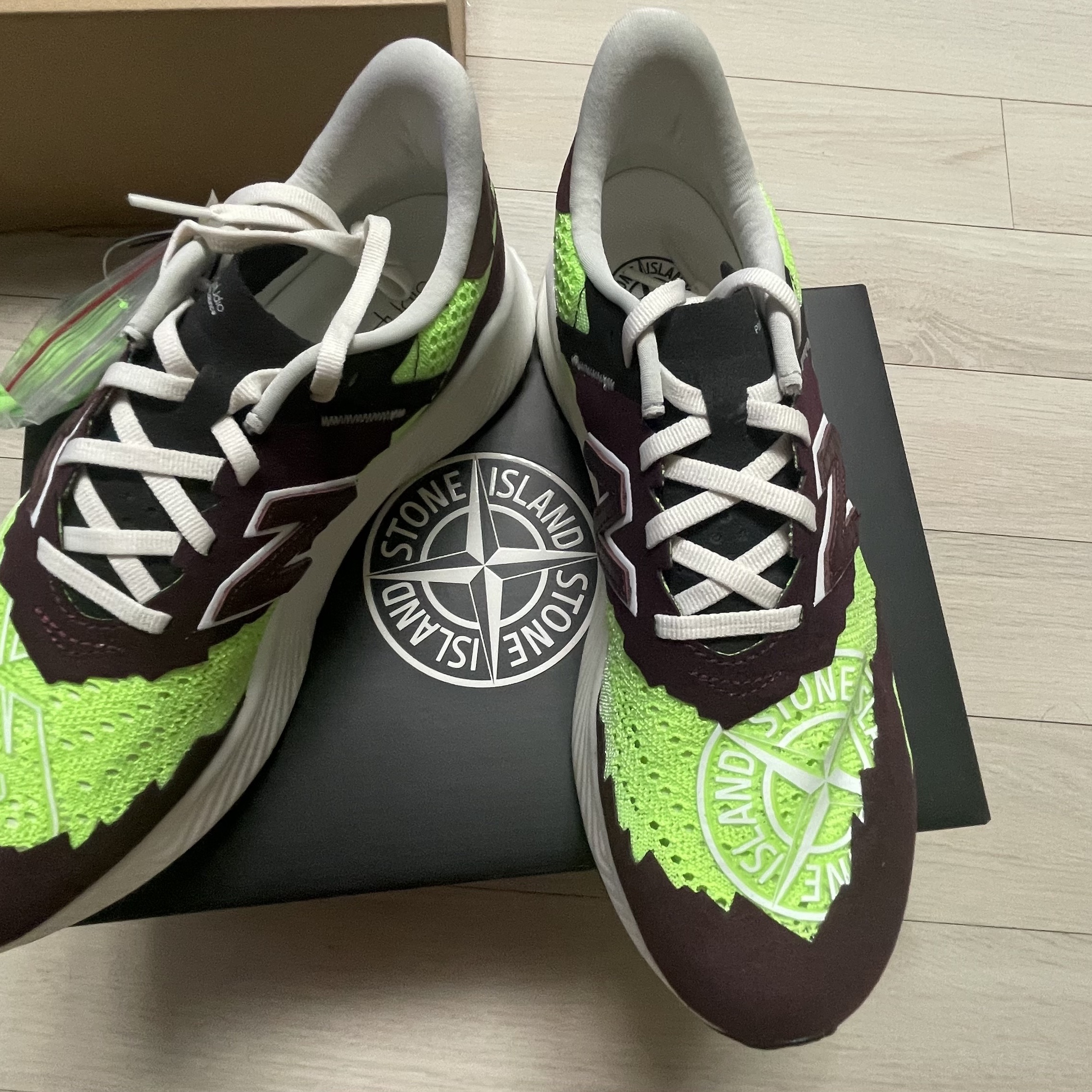 New Balance x Stone Island x Tokyo Design Studio FuelCell RC Elite v2 SI Green 착용 스타일