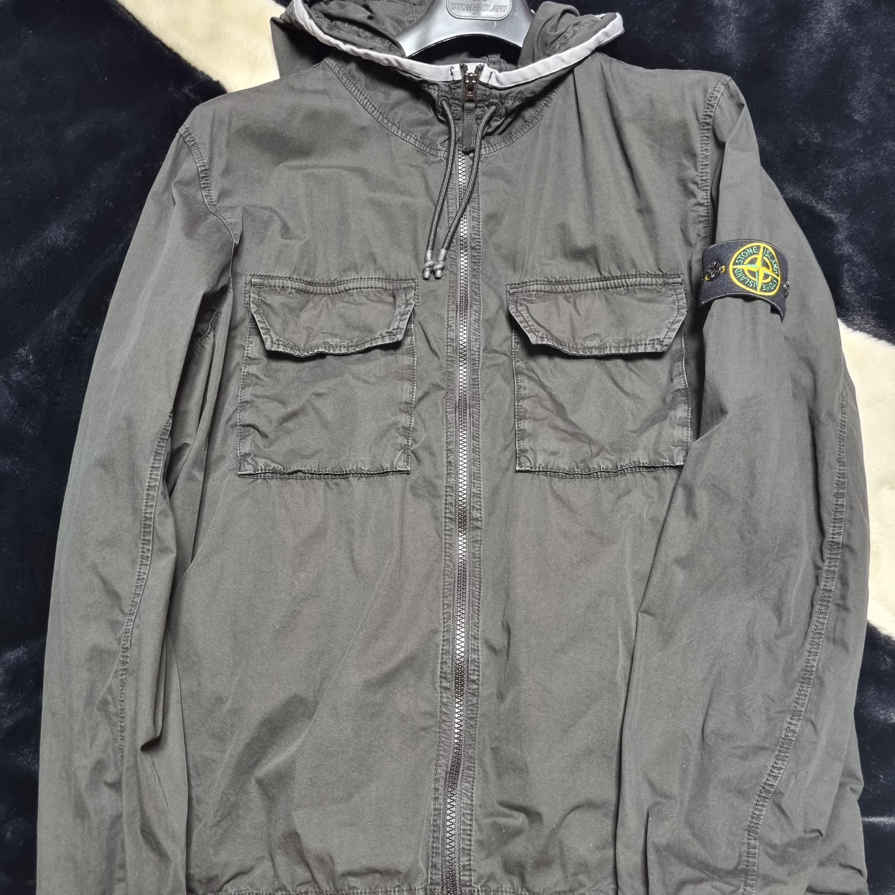 Stone Island 122WN Old Dye Treatment Hooded Jacket Black - 22SS 착용 스타일