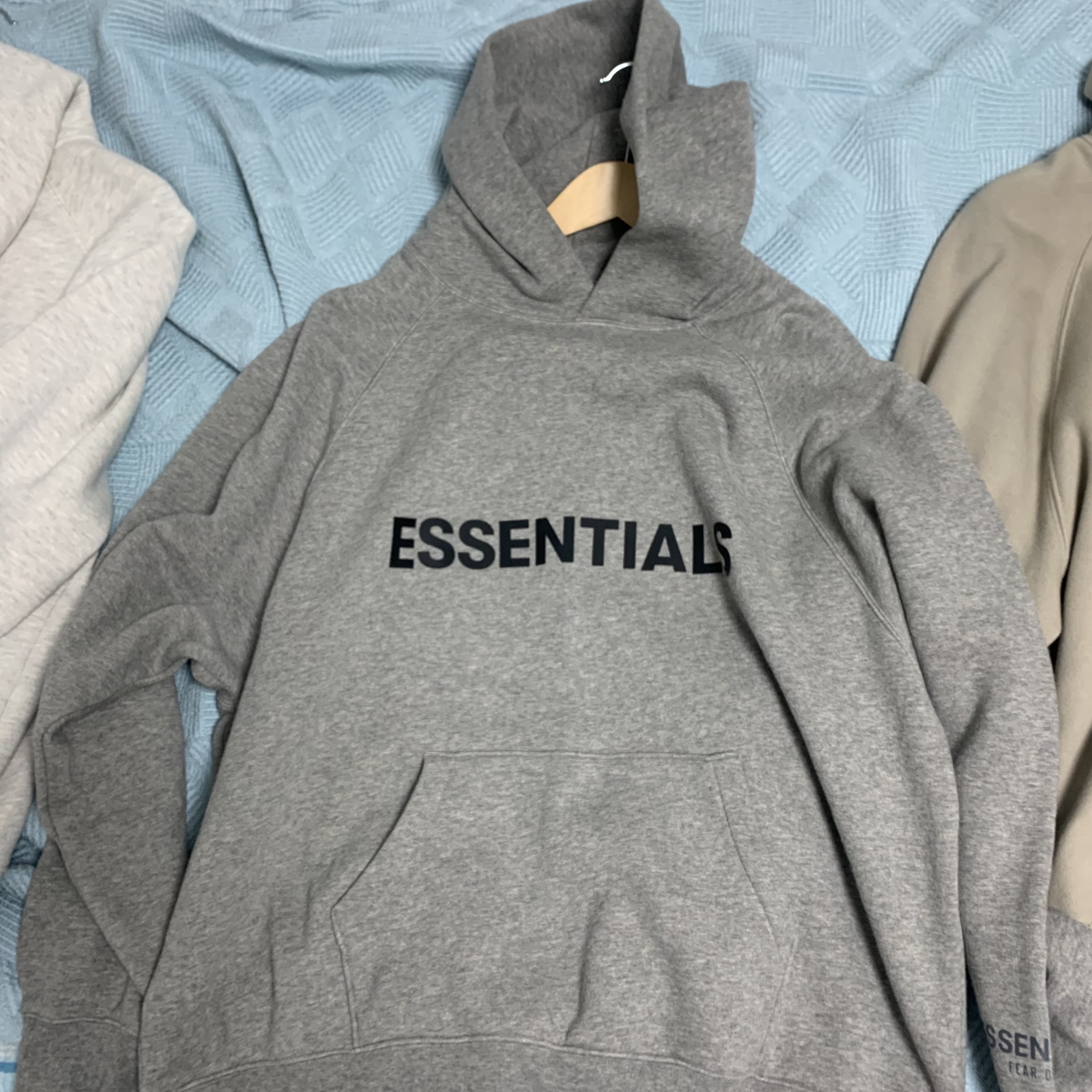 Essentials 3D Silicon Applique Pullover Hoodie Olive/Khaki - 20FW, Essentials 3D Silicon Applique Pullover Hoodie Heather Oatmeal/Dark Heather Oatmeal - 20FW 착용 스타일 - 4