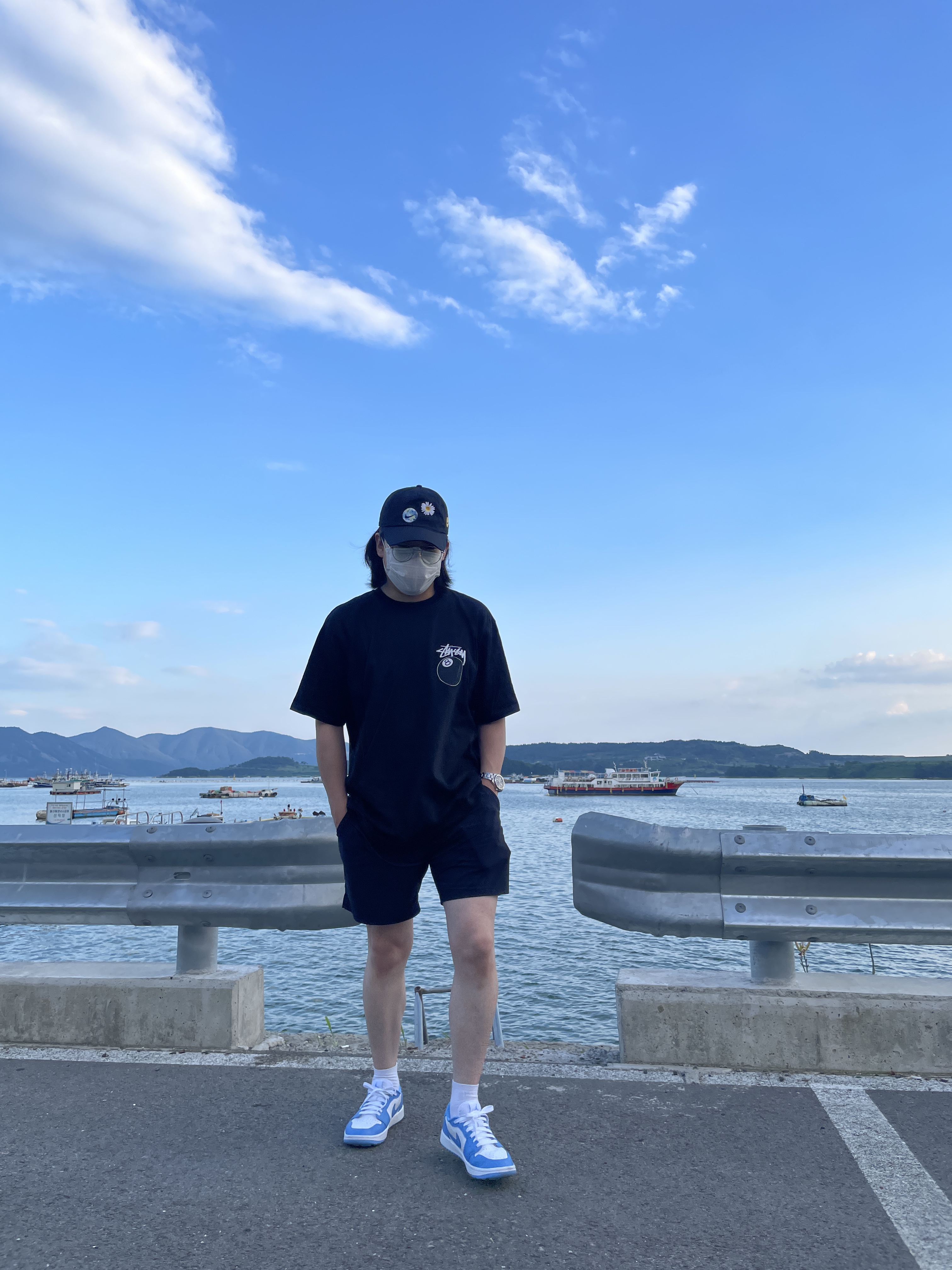 Jordan 1 Low Golf White and University Blue, Stussy 8 Ball T-Shirt Black - 22SS 착용 스타일 - 2