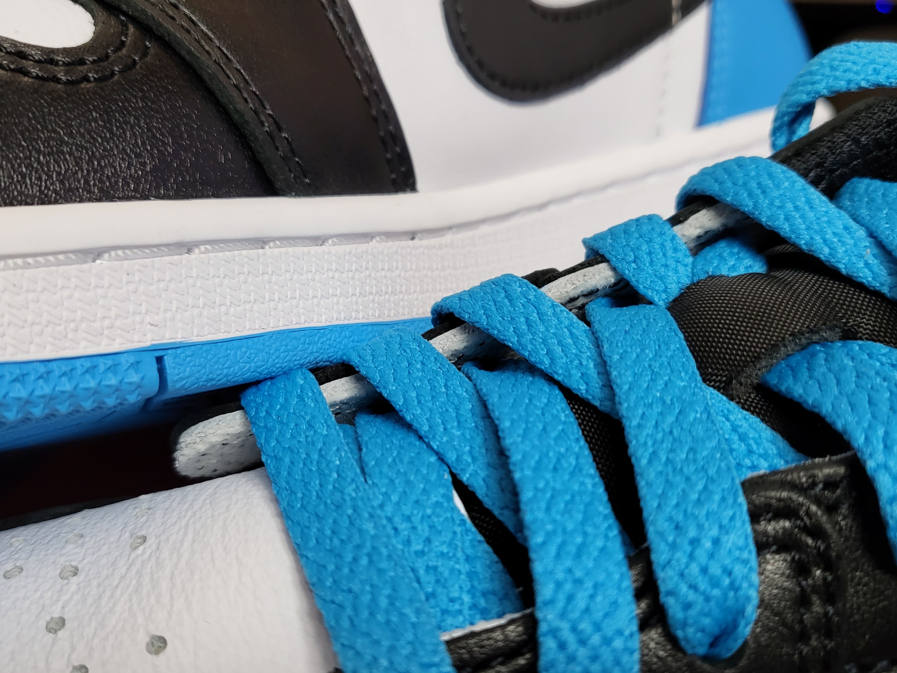 (W) Jordan 1 Retro Low OG Black and Dark Powder Blue 착용 스타일 - 2