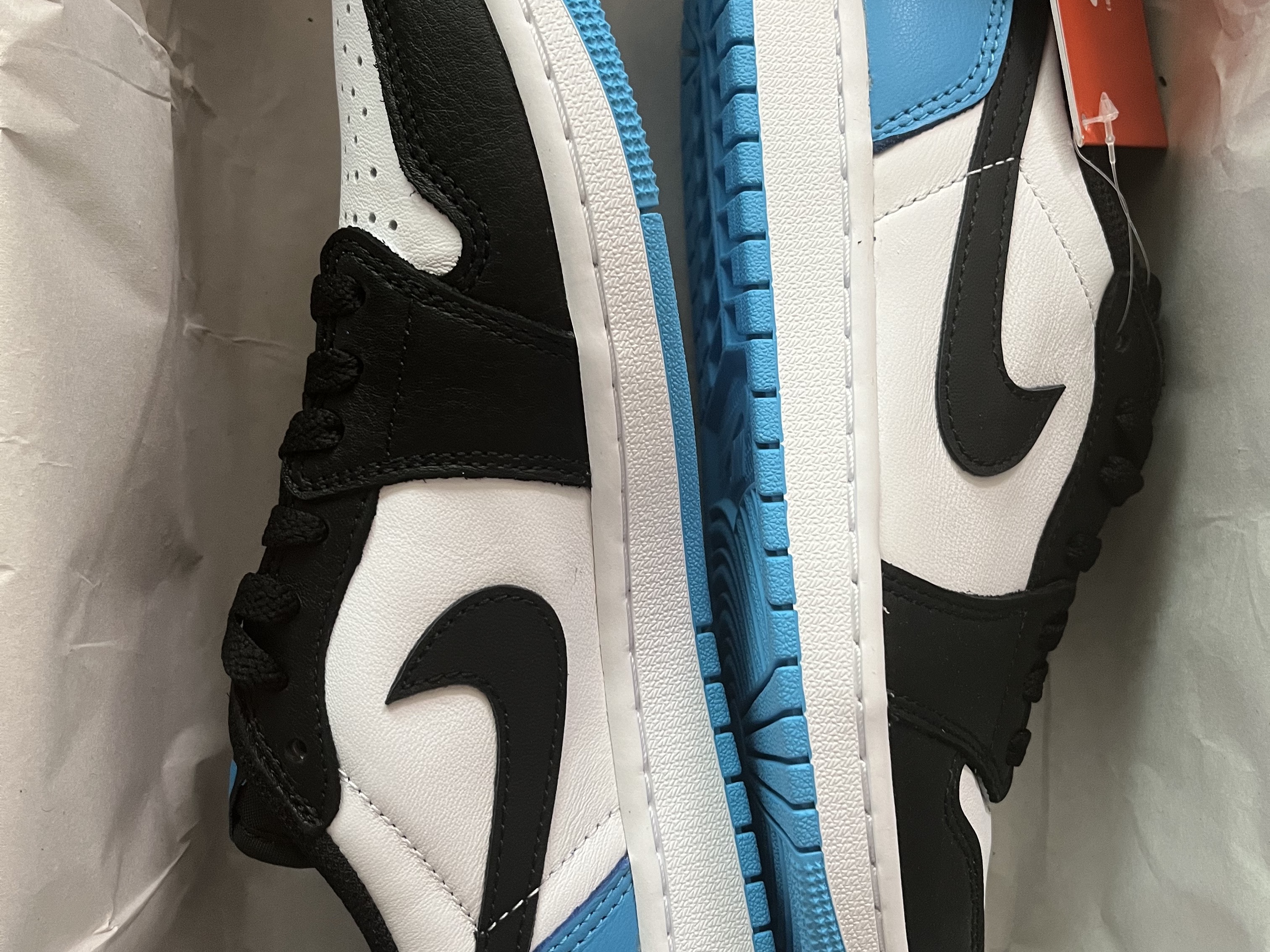 Jordan 1 Retro Low OG Black and Dark Powder Blue, Stone Island 41131 Skin Touch Nylon-TC Garment Dyed Hooded Blouson Powder Blue - 22SS 착용 스타일 - 1