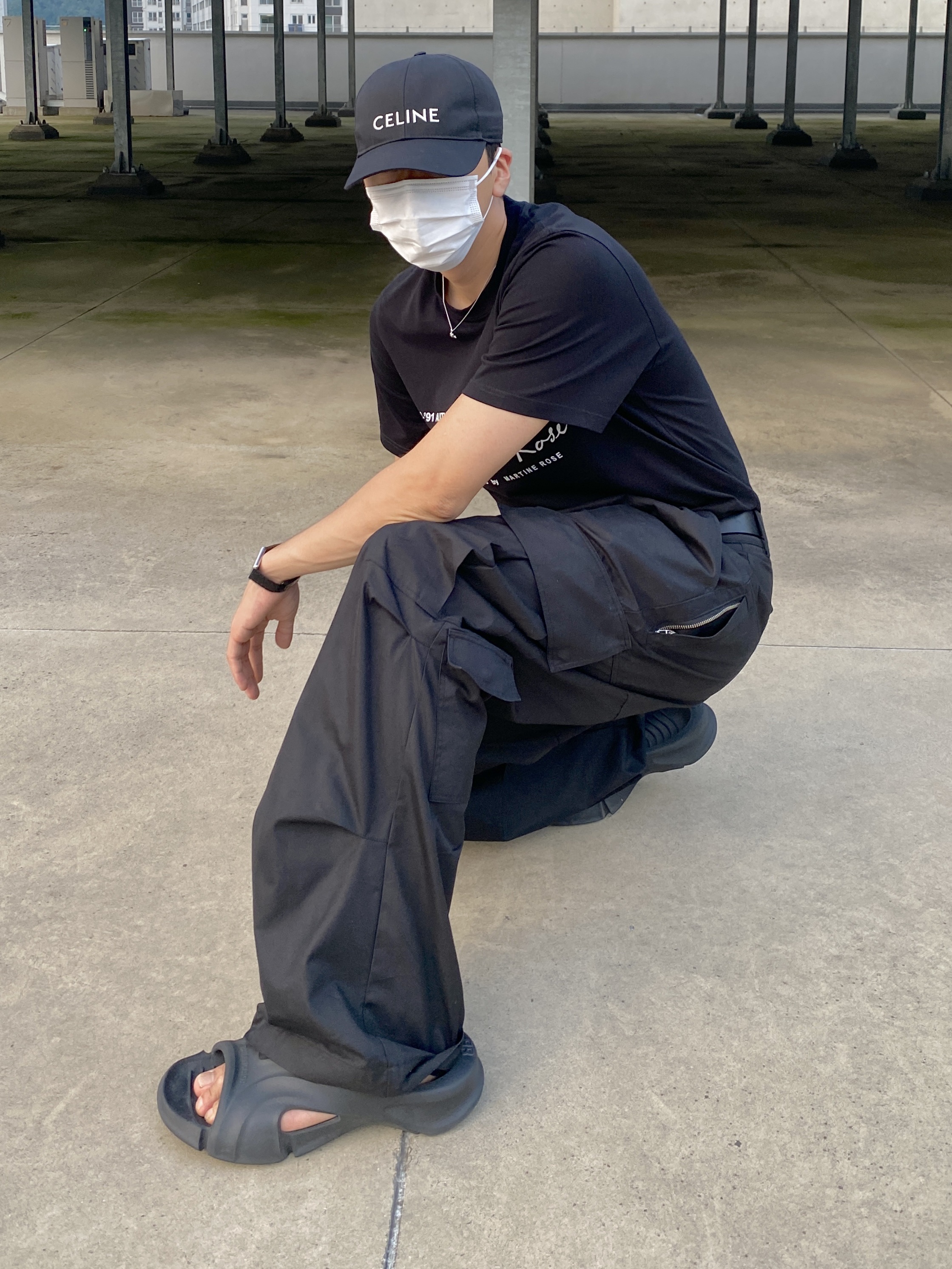 Celine Baseball Cap in Cotton Black 착용 스타일 - 3