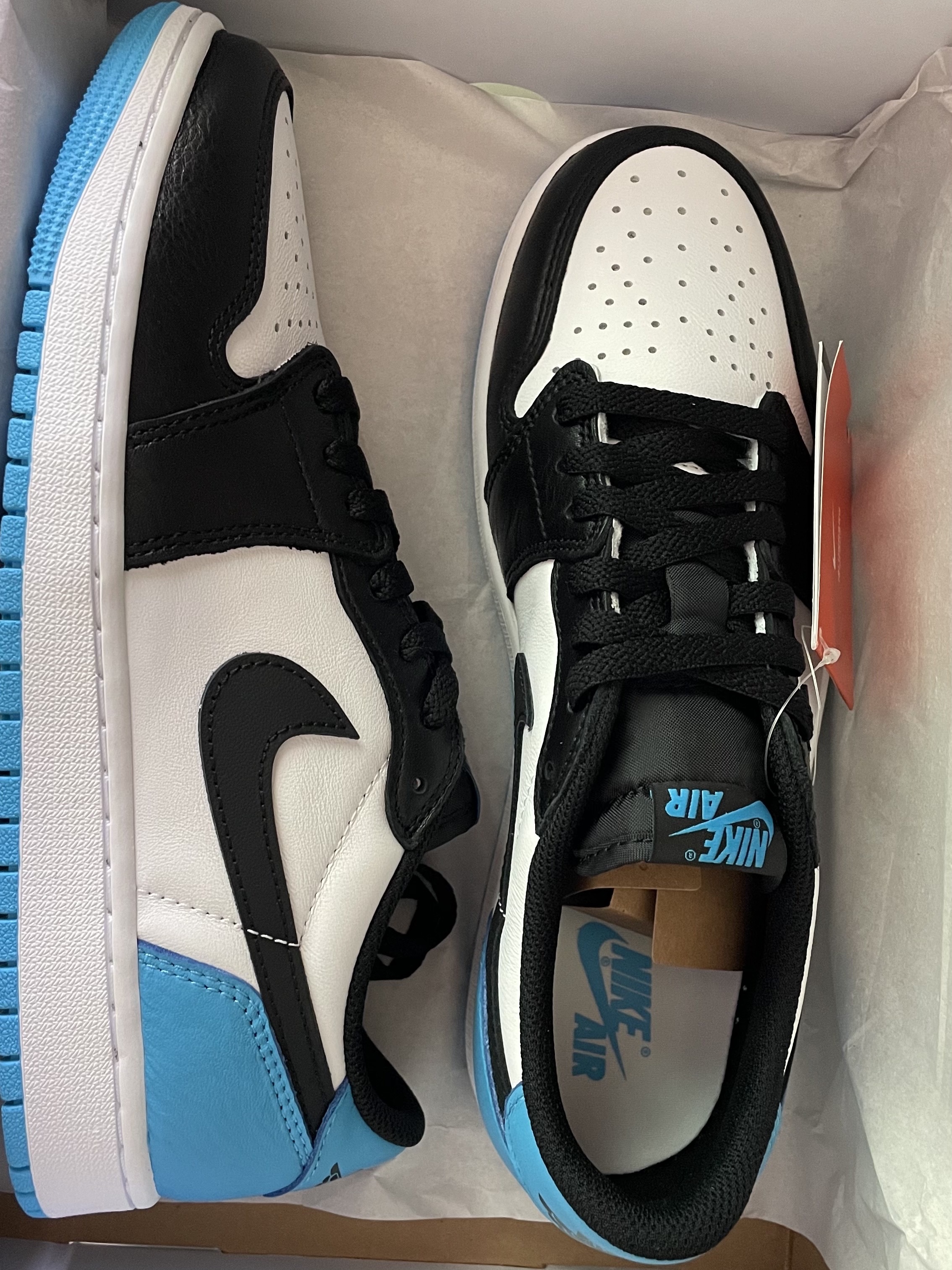 Jordan 1 Retro Low OG Black and Dark Powder Blue 착용 스타일