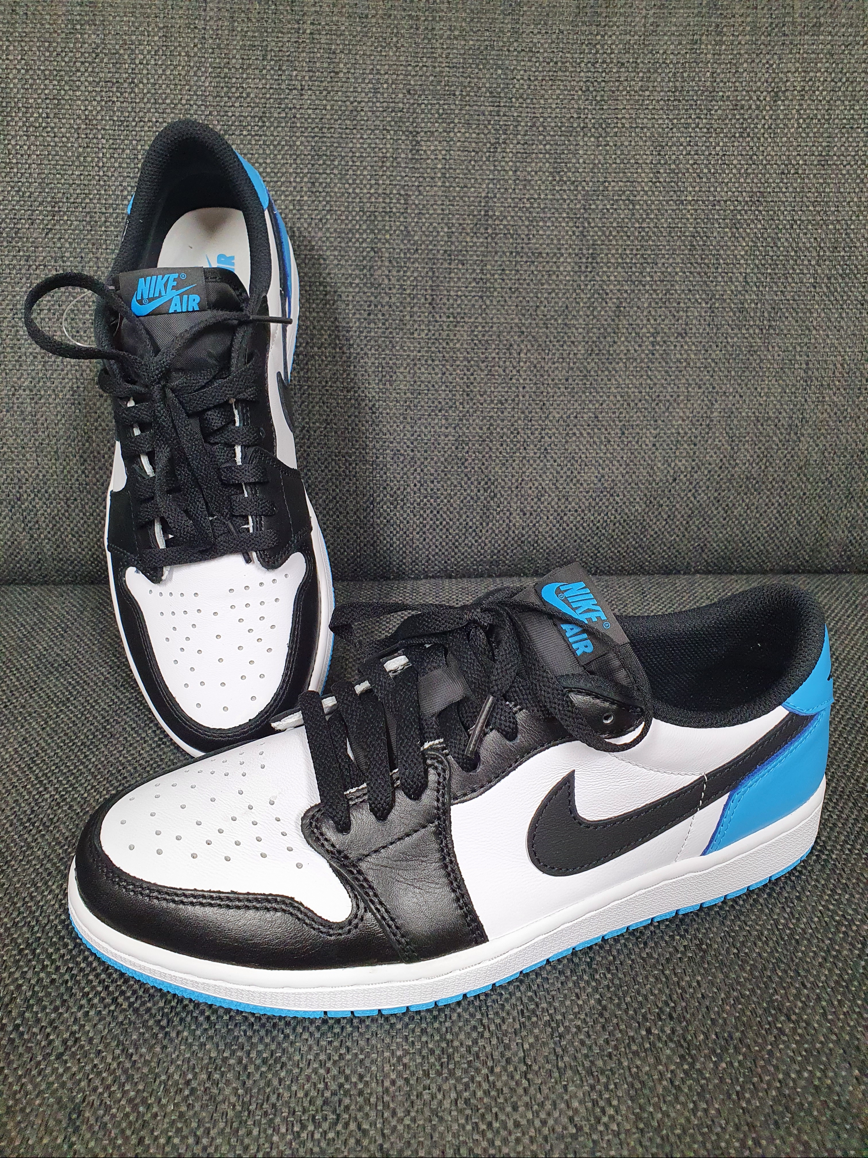 Jordan 1 Retro Low OG Black and Dark Powder Blue 착용 스타일