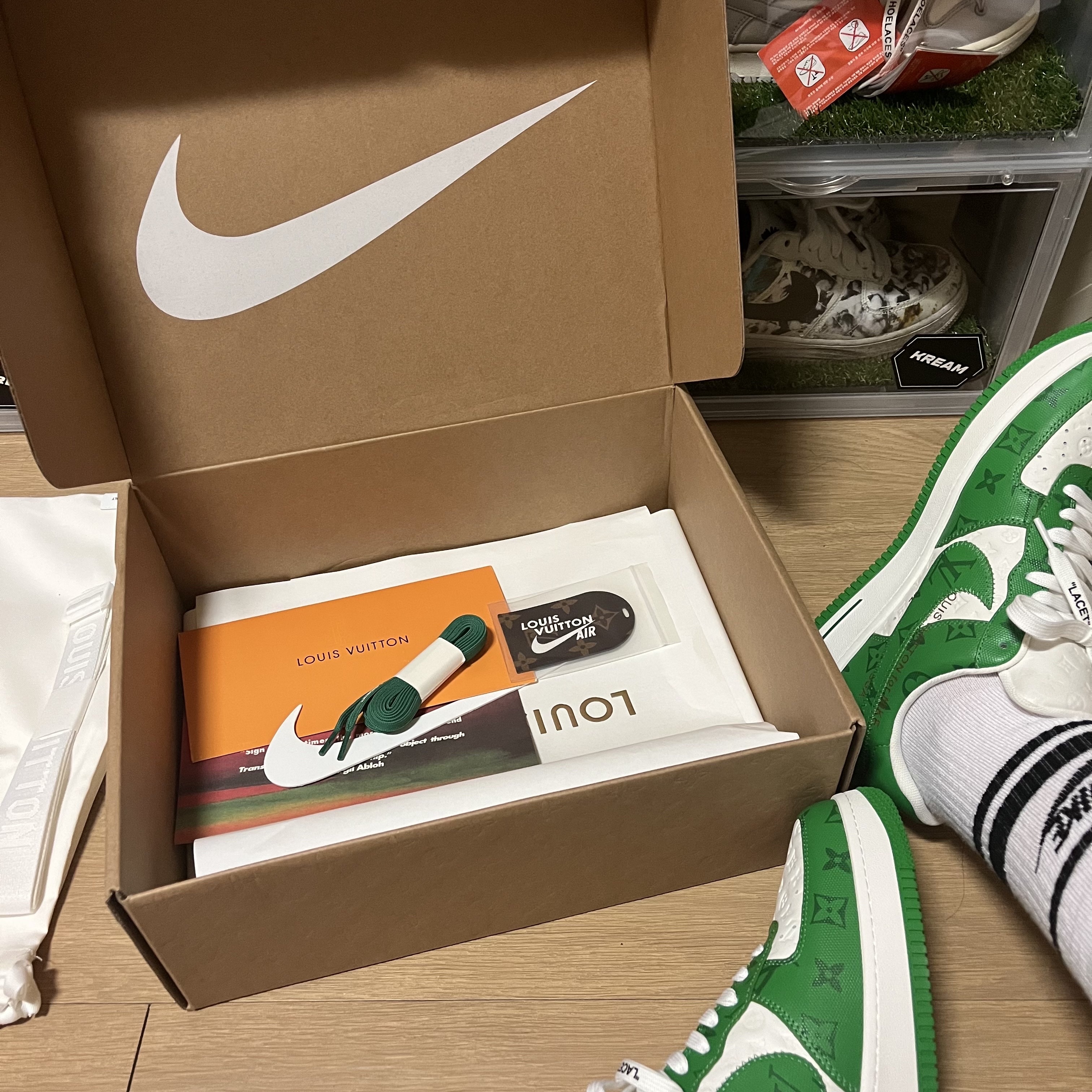 Louis Vuitton x Nike Air Force 1 Low by Virgil Abloh White Gym Green 착용 스타일