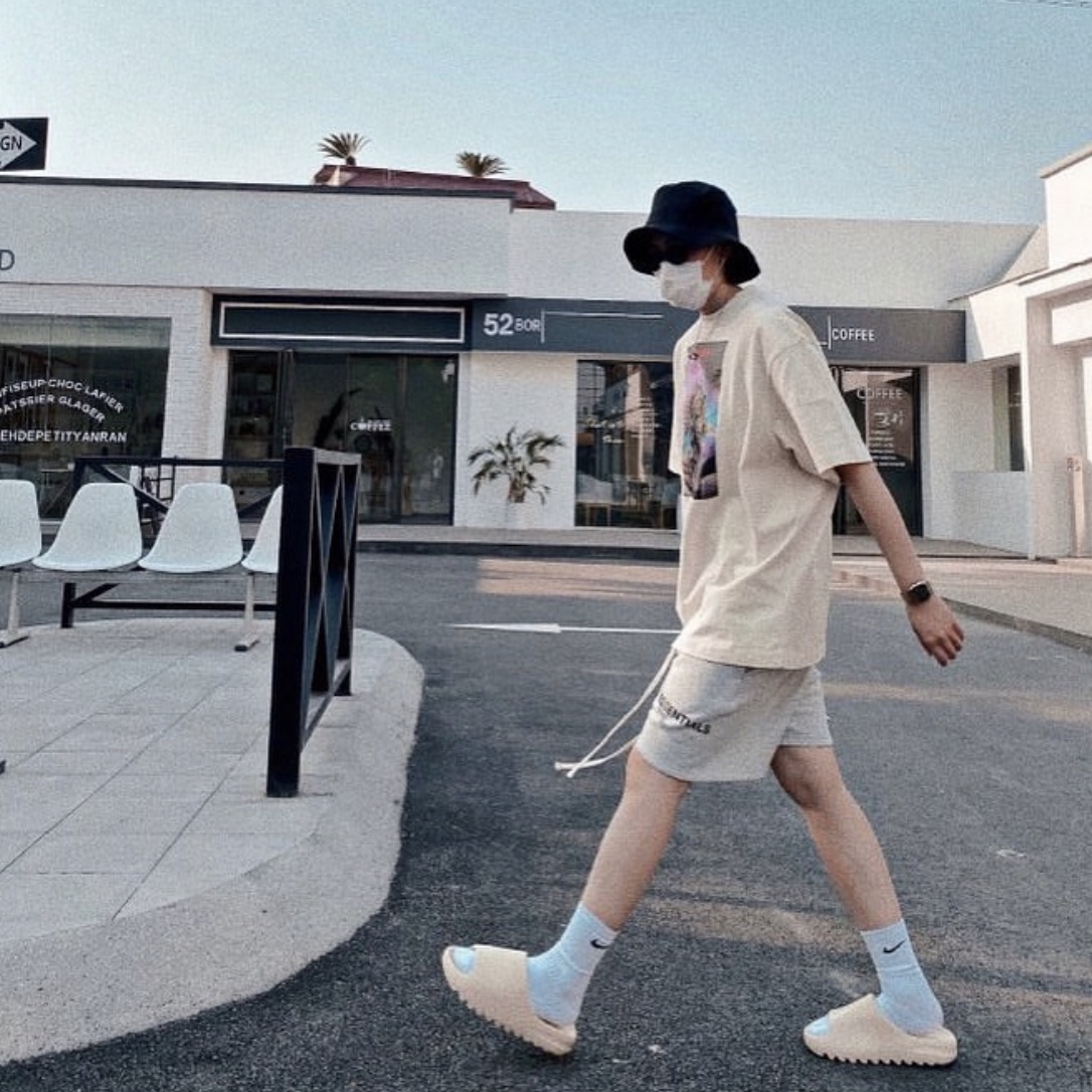 Adidas Yeezy Slide Bone 2022/2023 착용 스타일 - 3