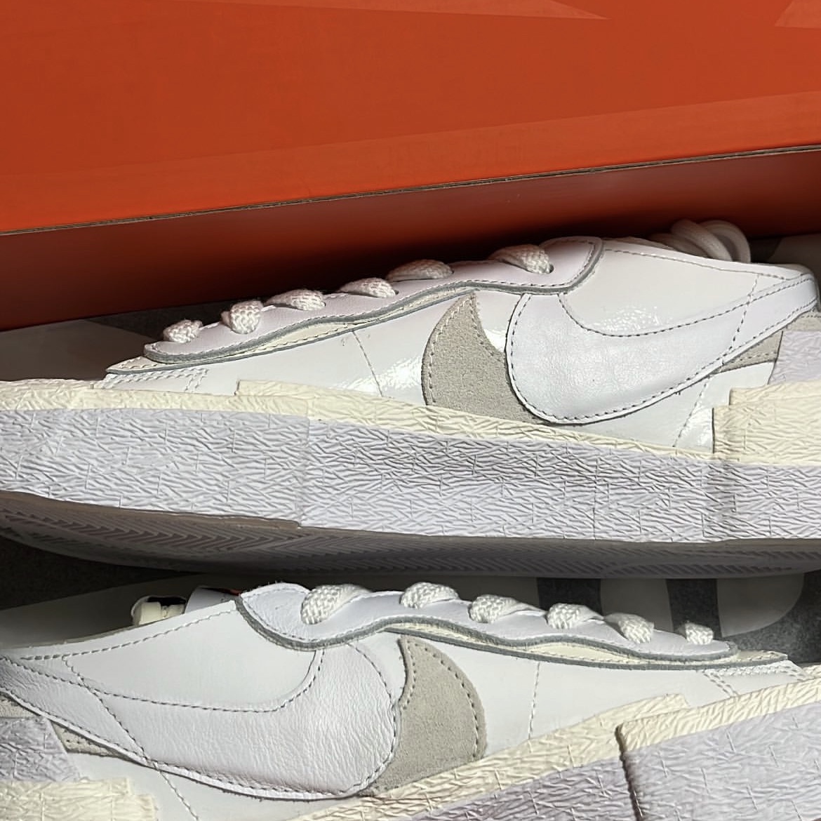 Nike x Sacai Blazer Low White Patent Leather 착용 스타일 - 2