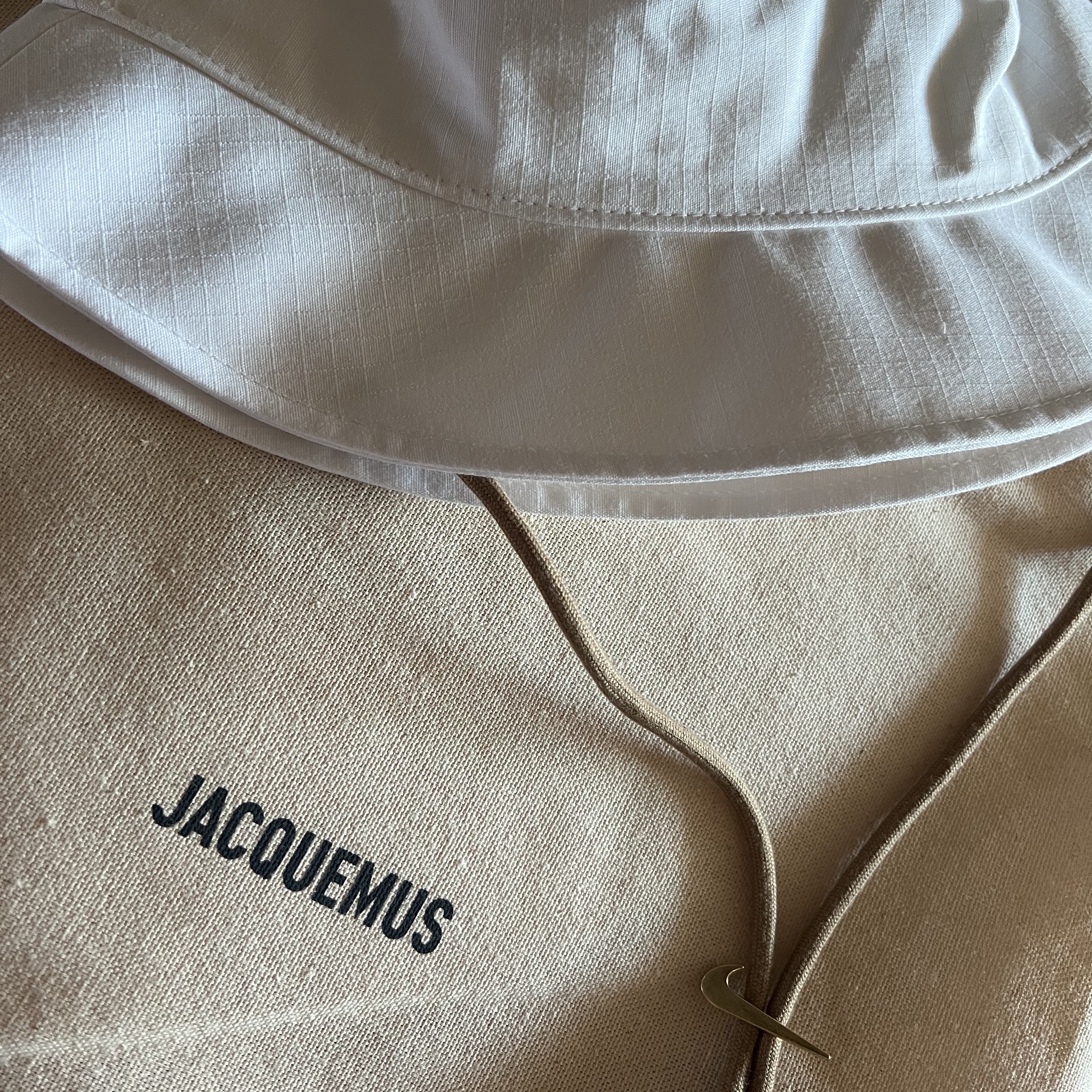 Nike x Jacquemus Bucket Hat White 착용 스타일