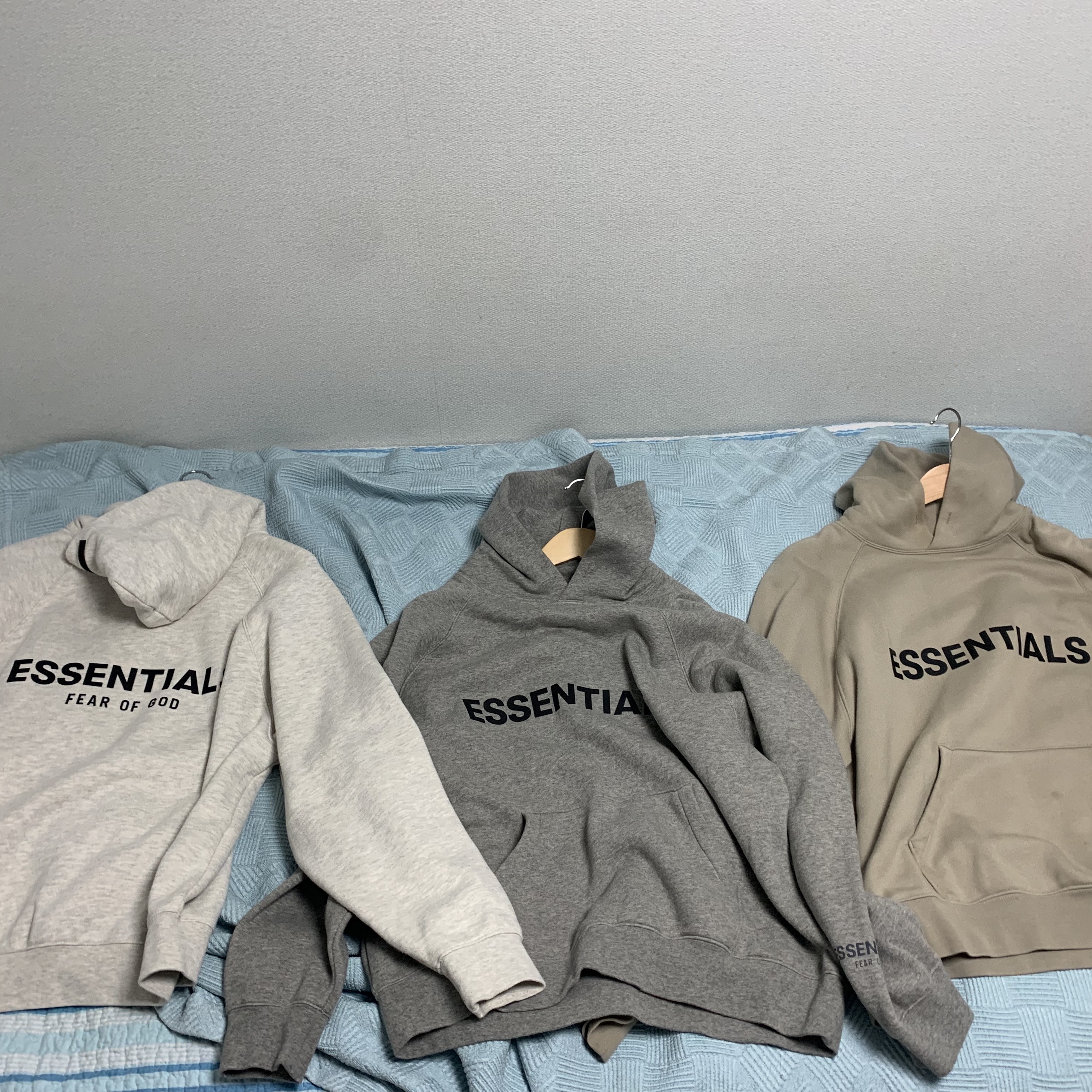 Essentials 3D Silicon Applique Pullover Hoodie Olive/Khaki - 20FW, Essentials 3D Silicon Applique Pullover Hoodie Heather Oatmeal/Dark Heather Oatmeal - 20FW 착용 스타일 - 1