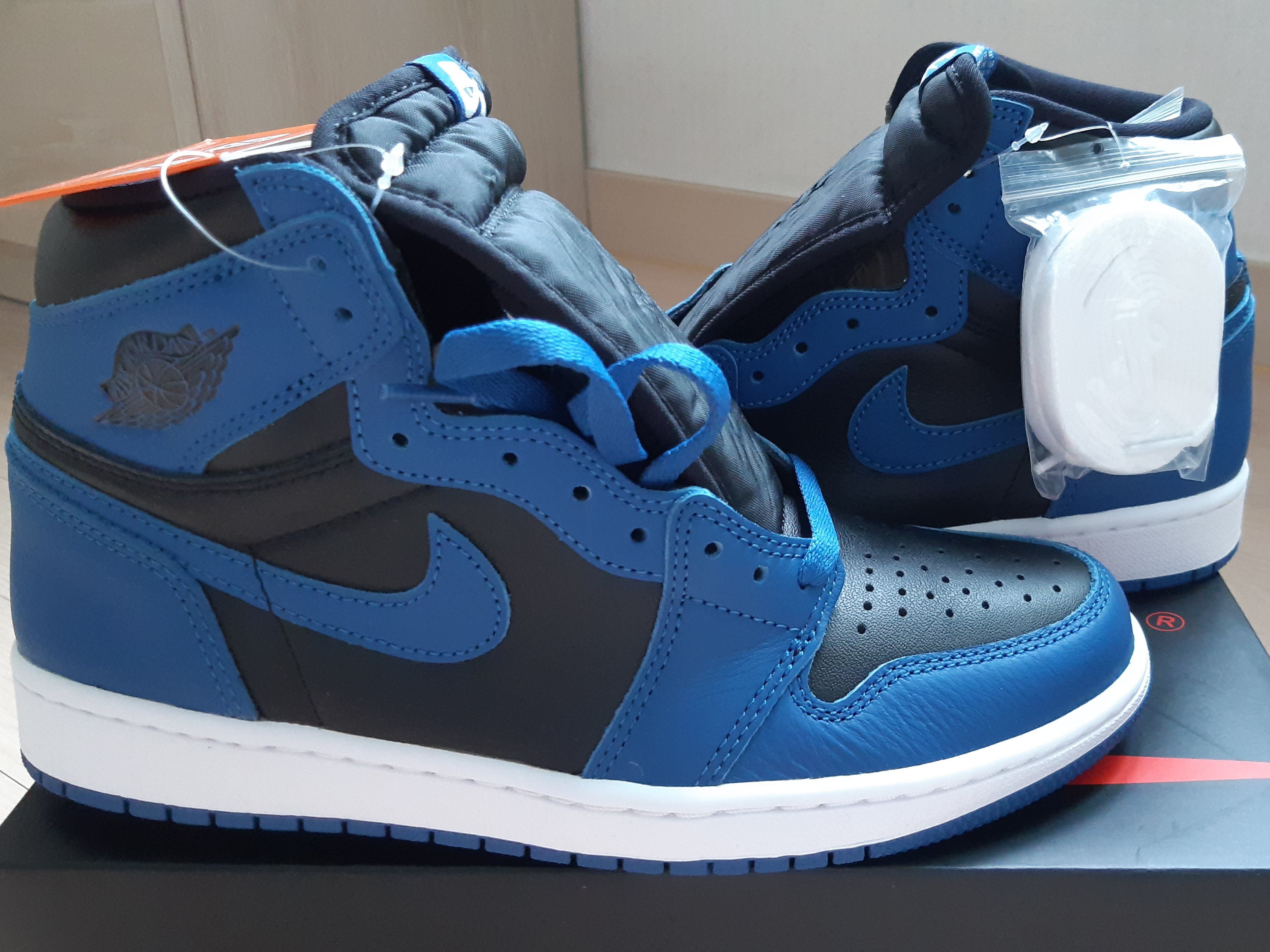 Jordan 1 Retro High OG Dark Marina Blue 착용 스타일 - 1