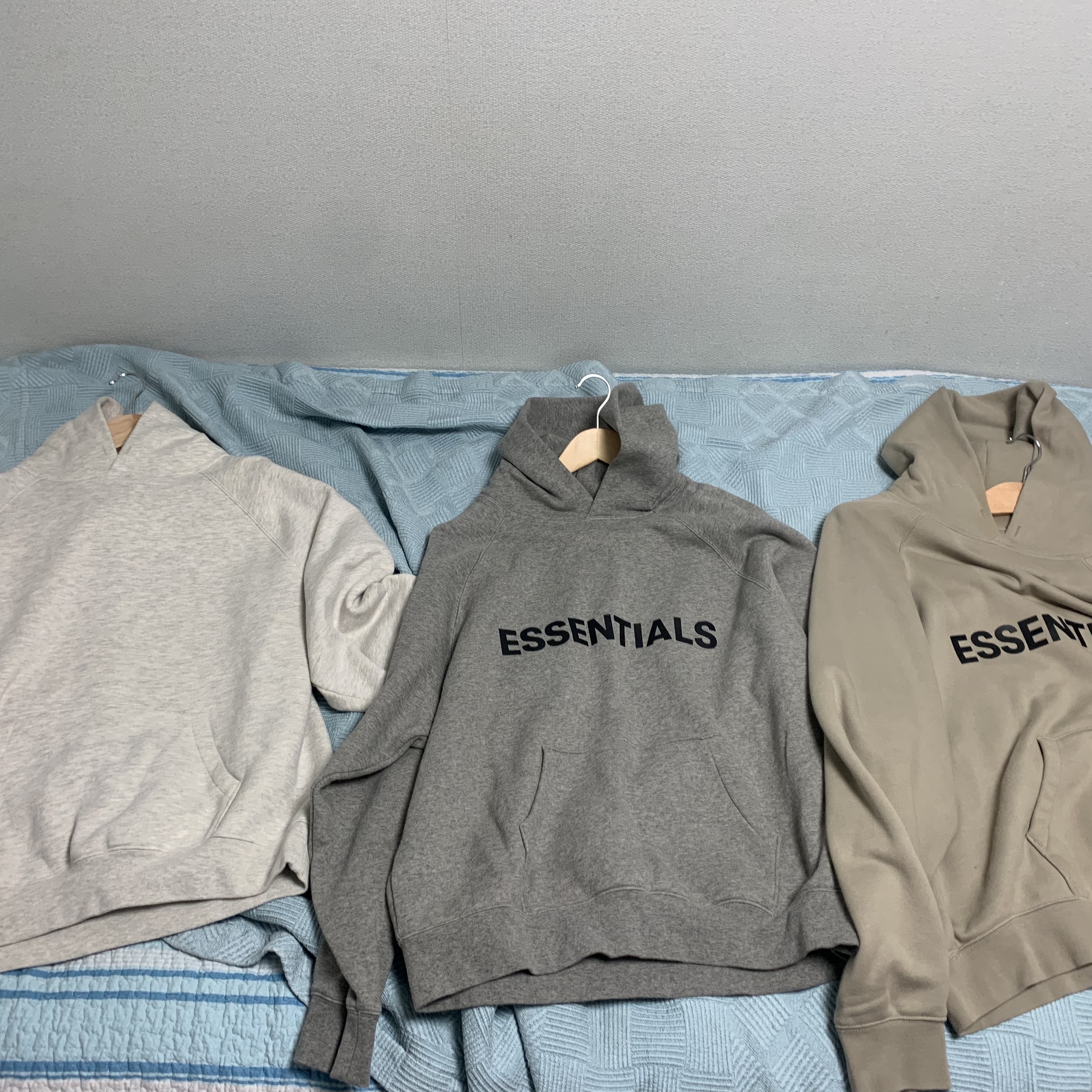 Essentials 3D Silicon Applique Pullover Hoodie Olive/Khaki - 20FW, Essentials 3D Silicon Applique Pullover Hoodie Heather Oatmeal/Dark Heather Oatmeal - 20FW 착용 스타일 - 2