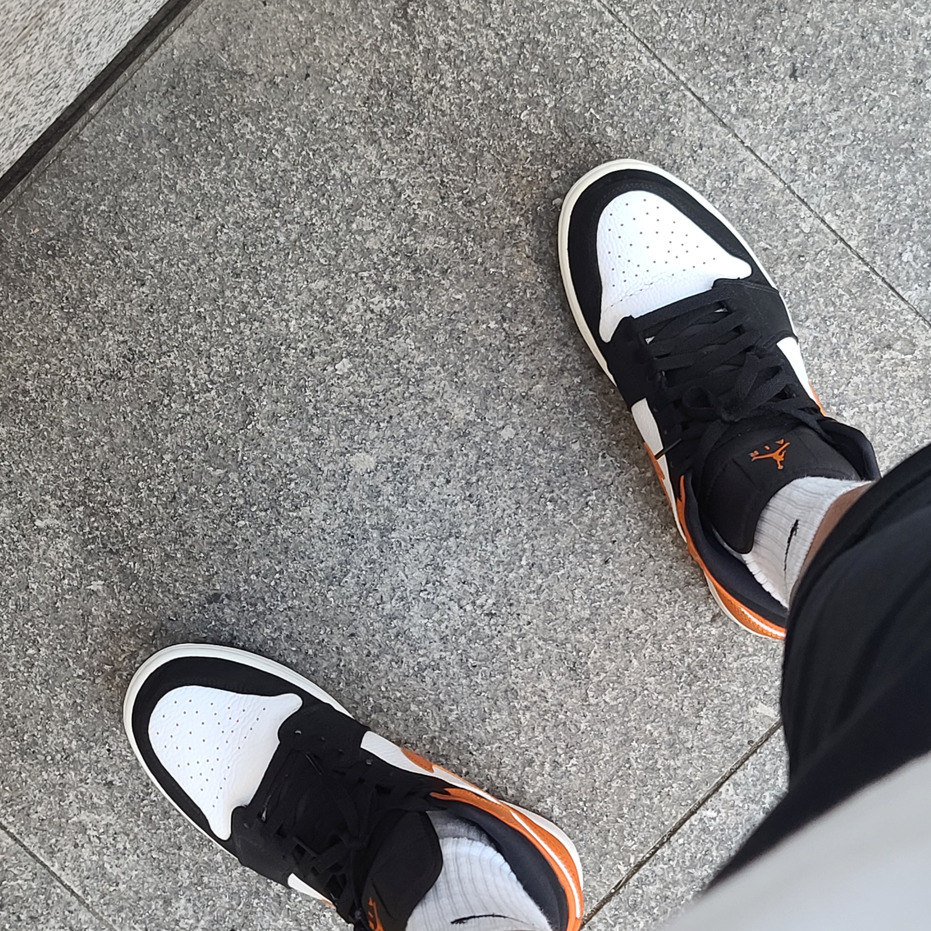 Jordan 1 Mid Shattered Backboard 착용 스타일 - 1