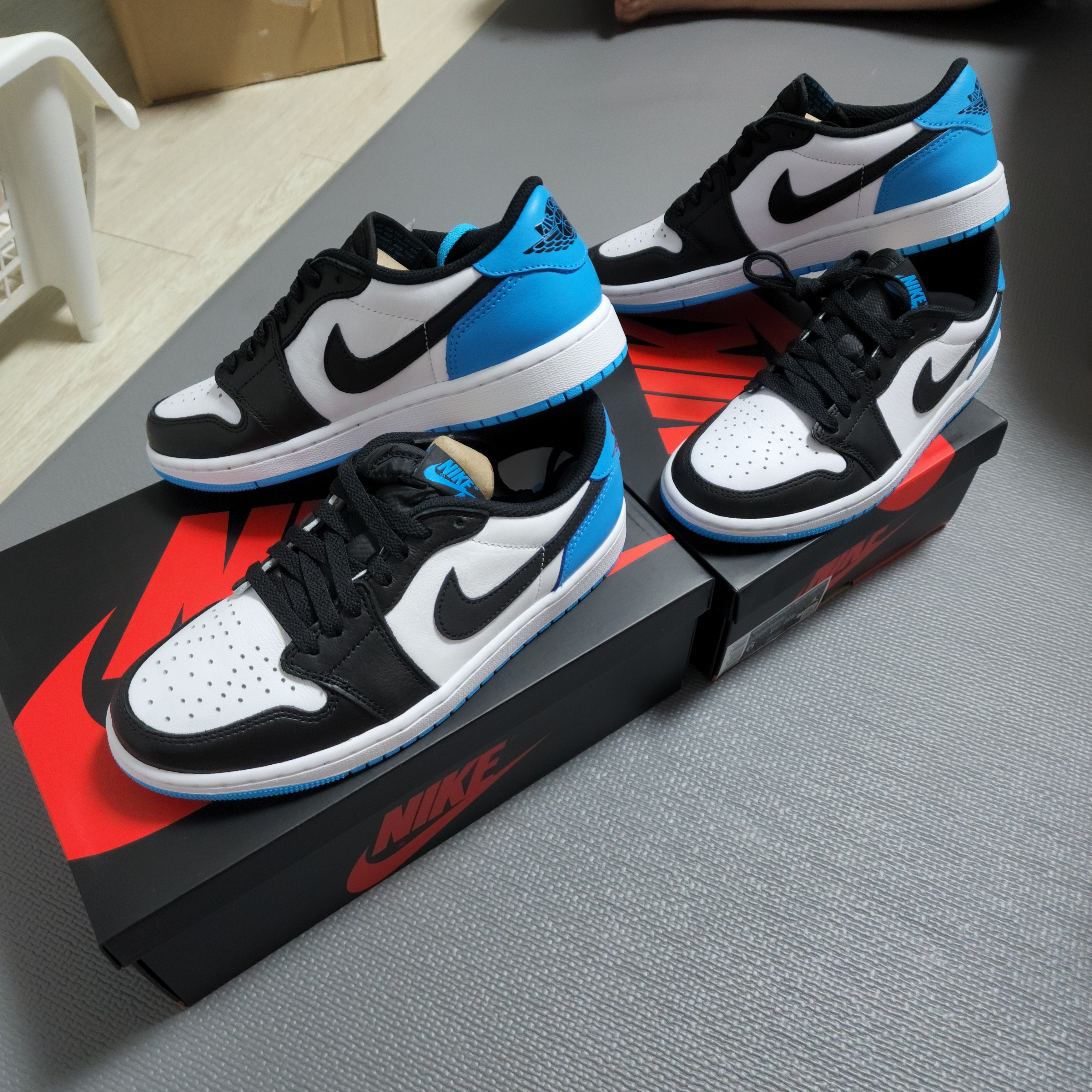 Jordan 1 Retro Low OG Black and Dark Powder Blue, (W) Jordan 1 Retro Low OG Black and Dark Powder Blue 착용 스타일 - 1