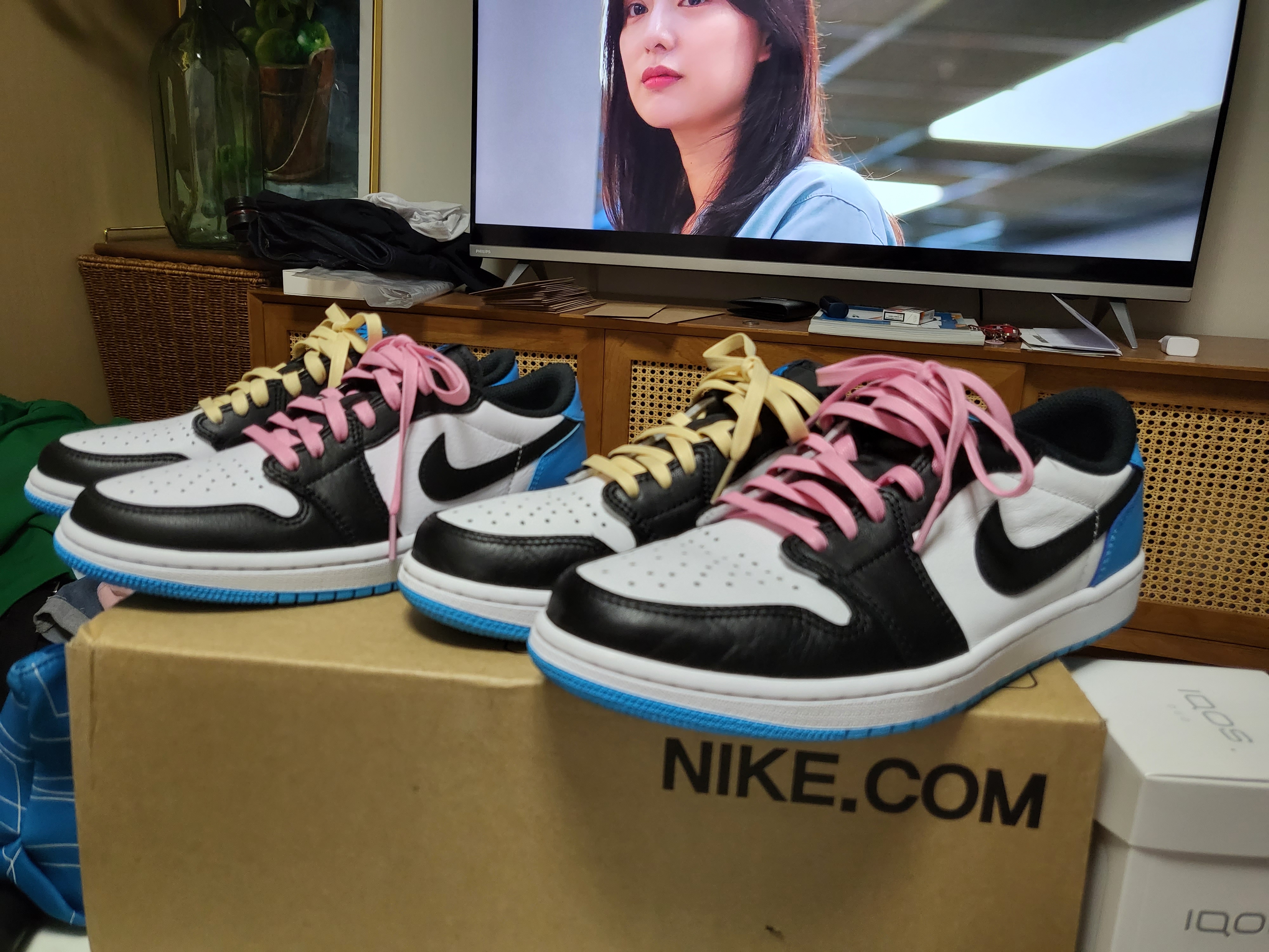 Jordan 1 Retro Low OG Black and Dark Powder Blue, (W) Jordan 1 Retro Low OG Black and Dark Powder Blue 착용 스타일 - 4