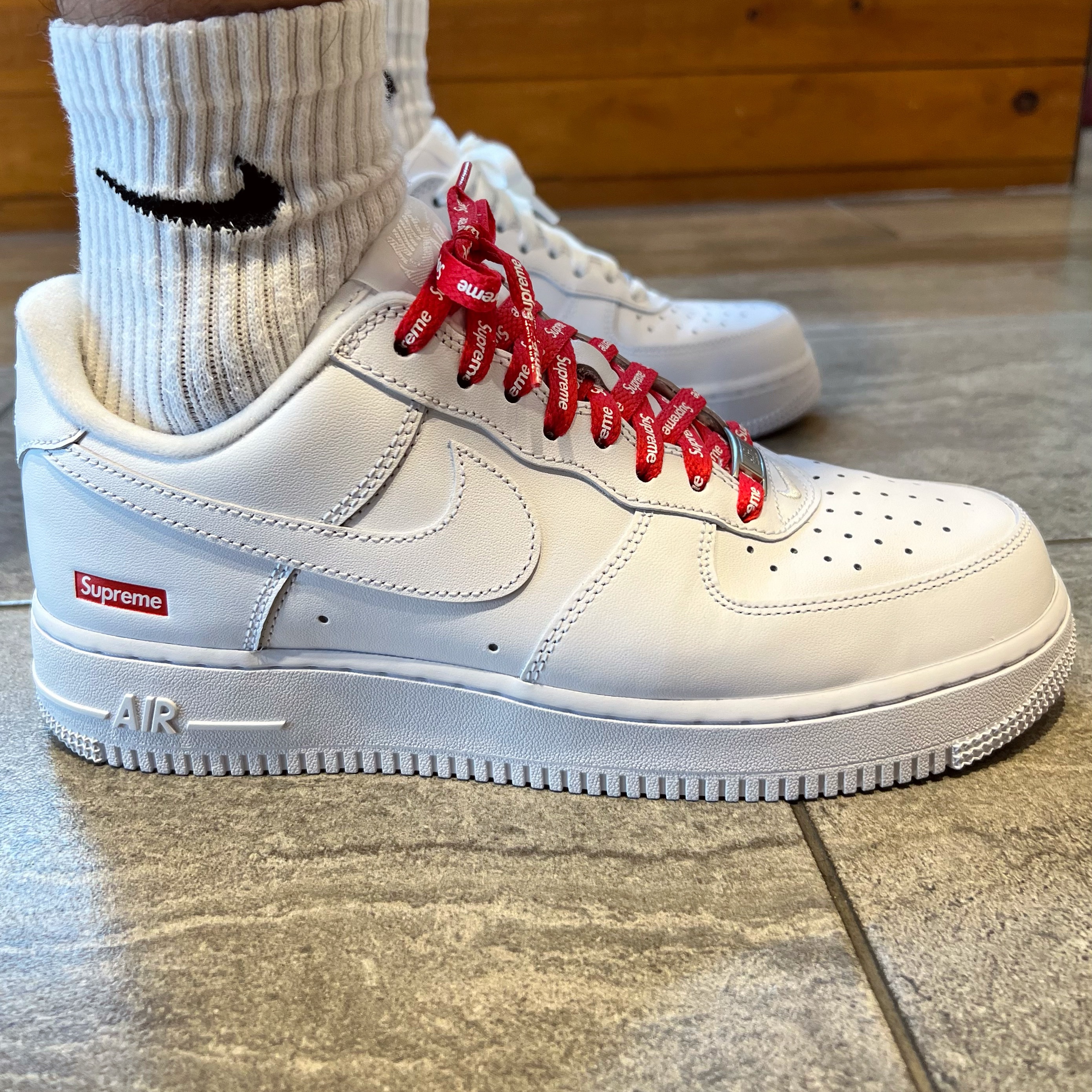 Nike x Supreme Air Force 1 Low White 착용 스타일