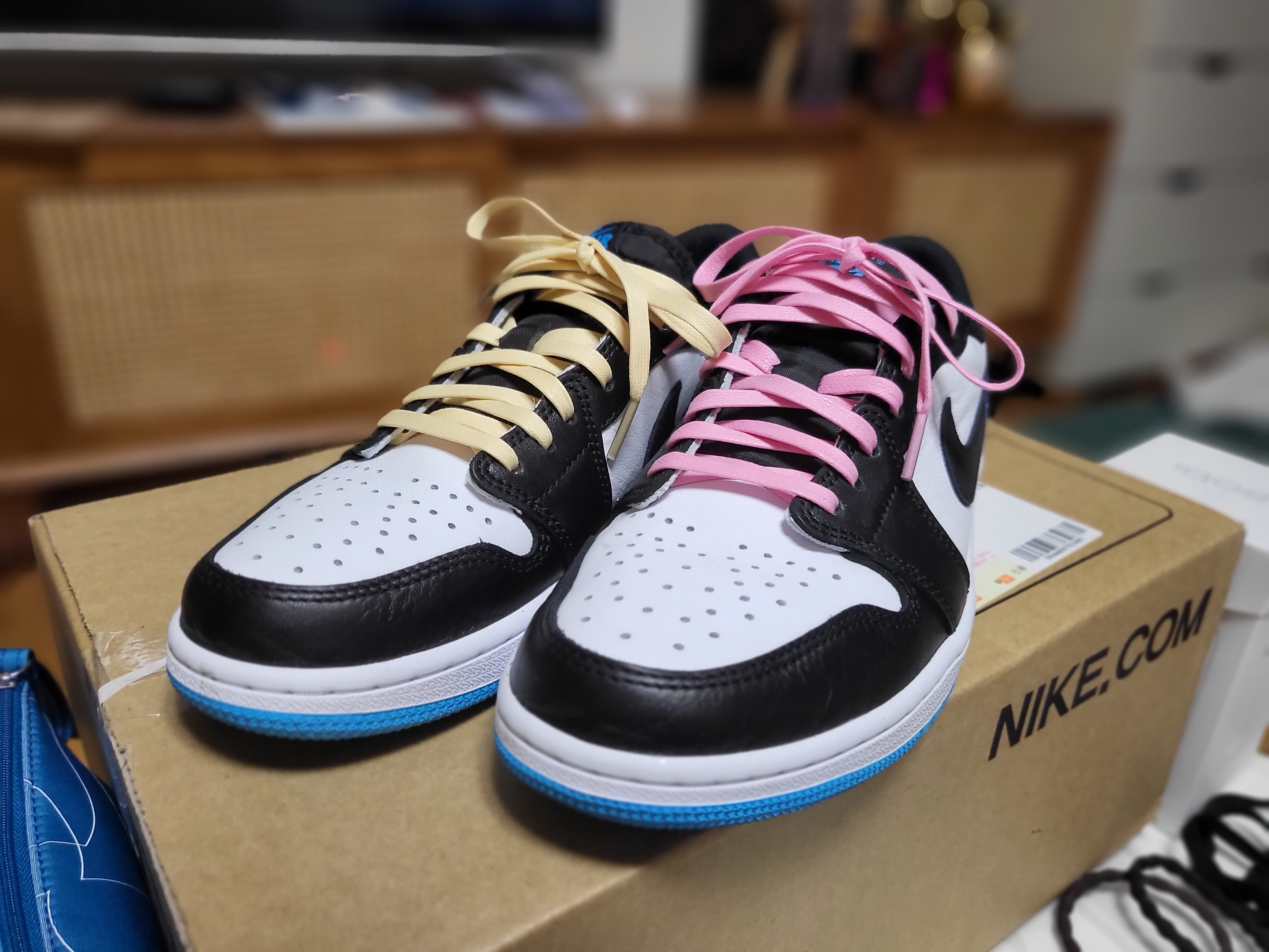 Jordan 1 Retro Low OG Black and Dark Powder Blue, (W) Jordan 1 Retro Low OG Black and Dark Powder Blue 착용 스타일 - 3