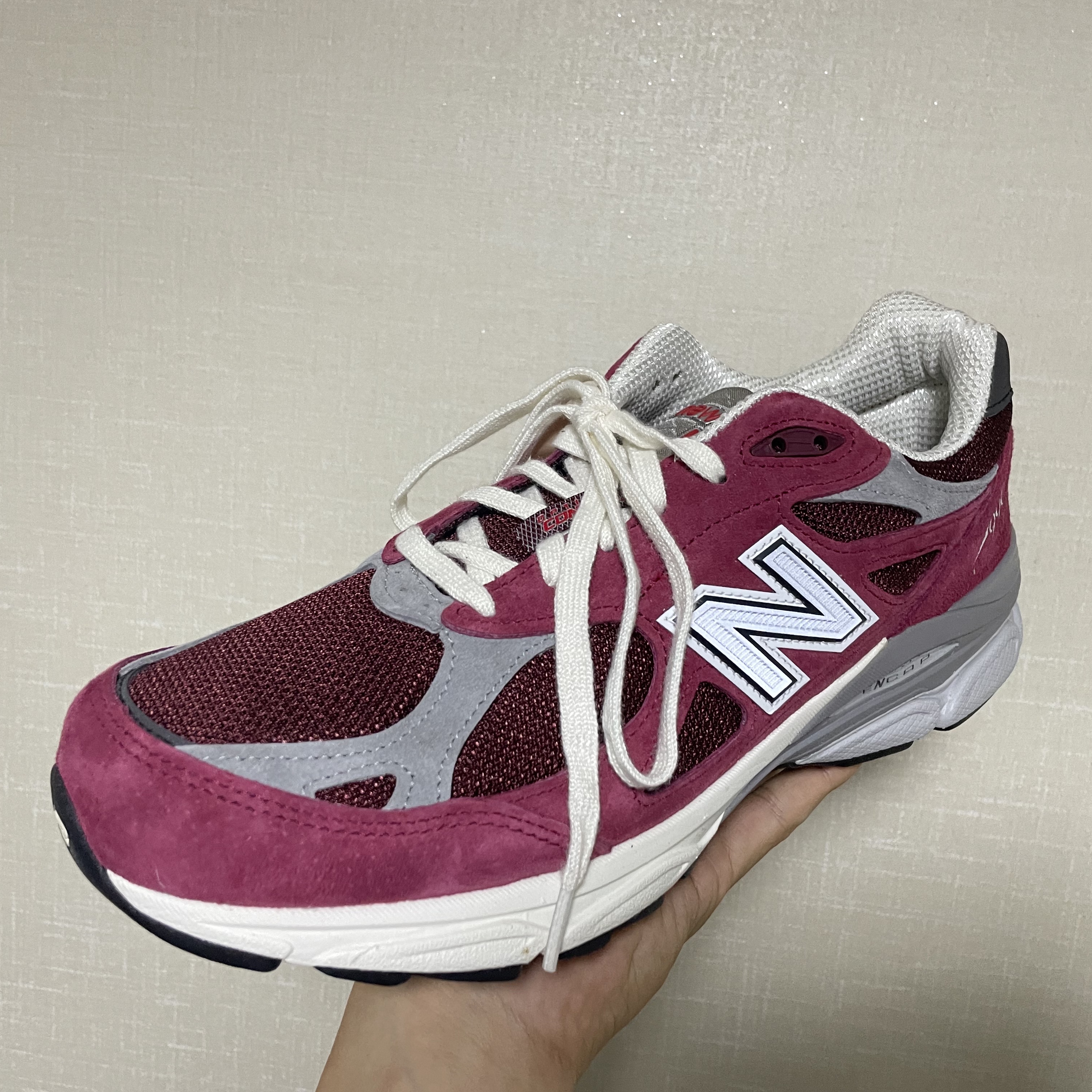 New Balance 990v3 Made in USA Scarlet Marblehead 착용 스타일 - 2