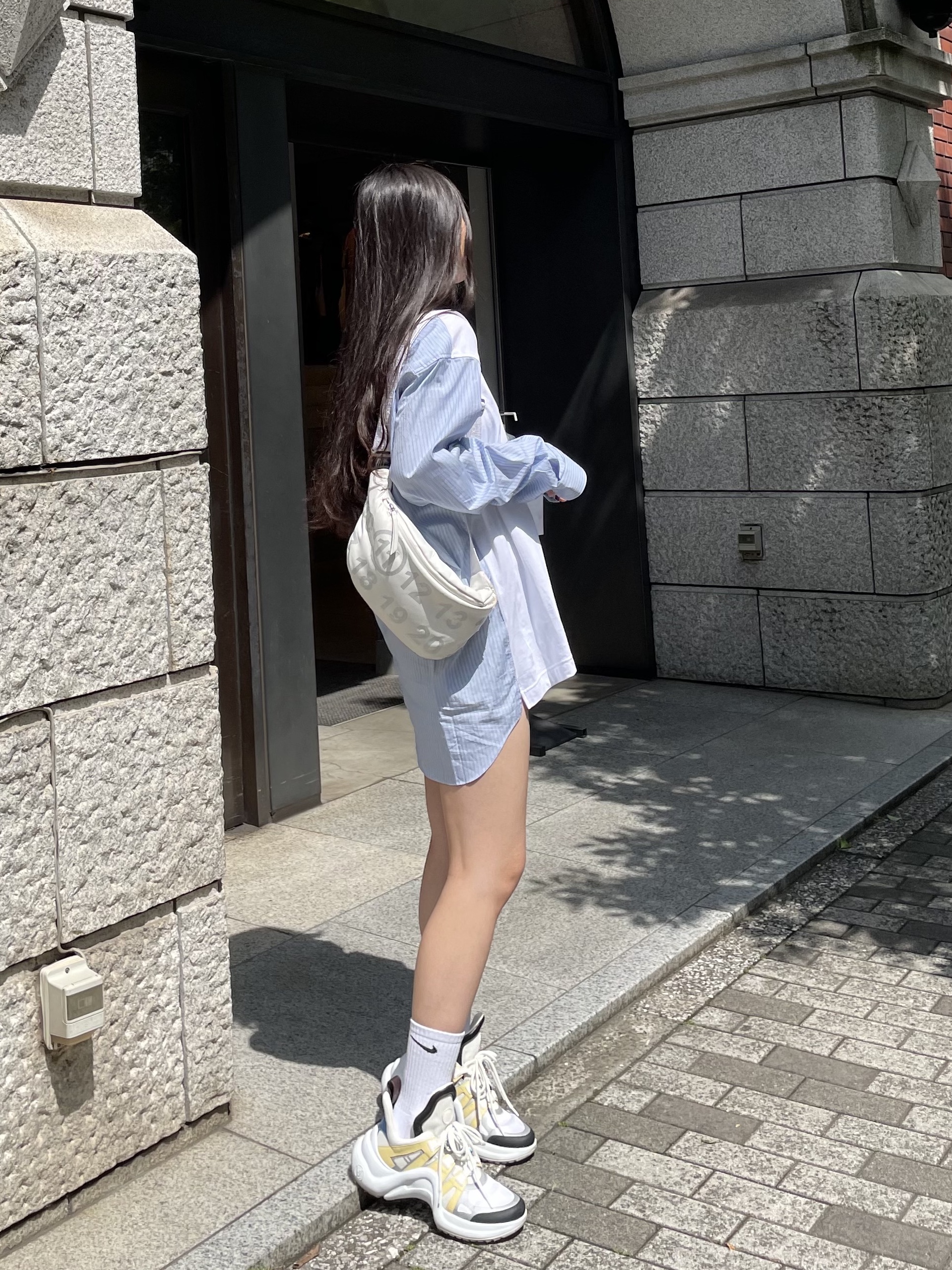 (W) Louis Vuitton LV Archlight Sneakers White, (W) Louis Vuitton LV Archlight Sneakers Yellow 착용 스타일