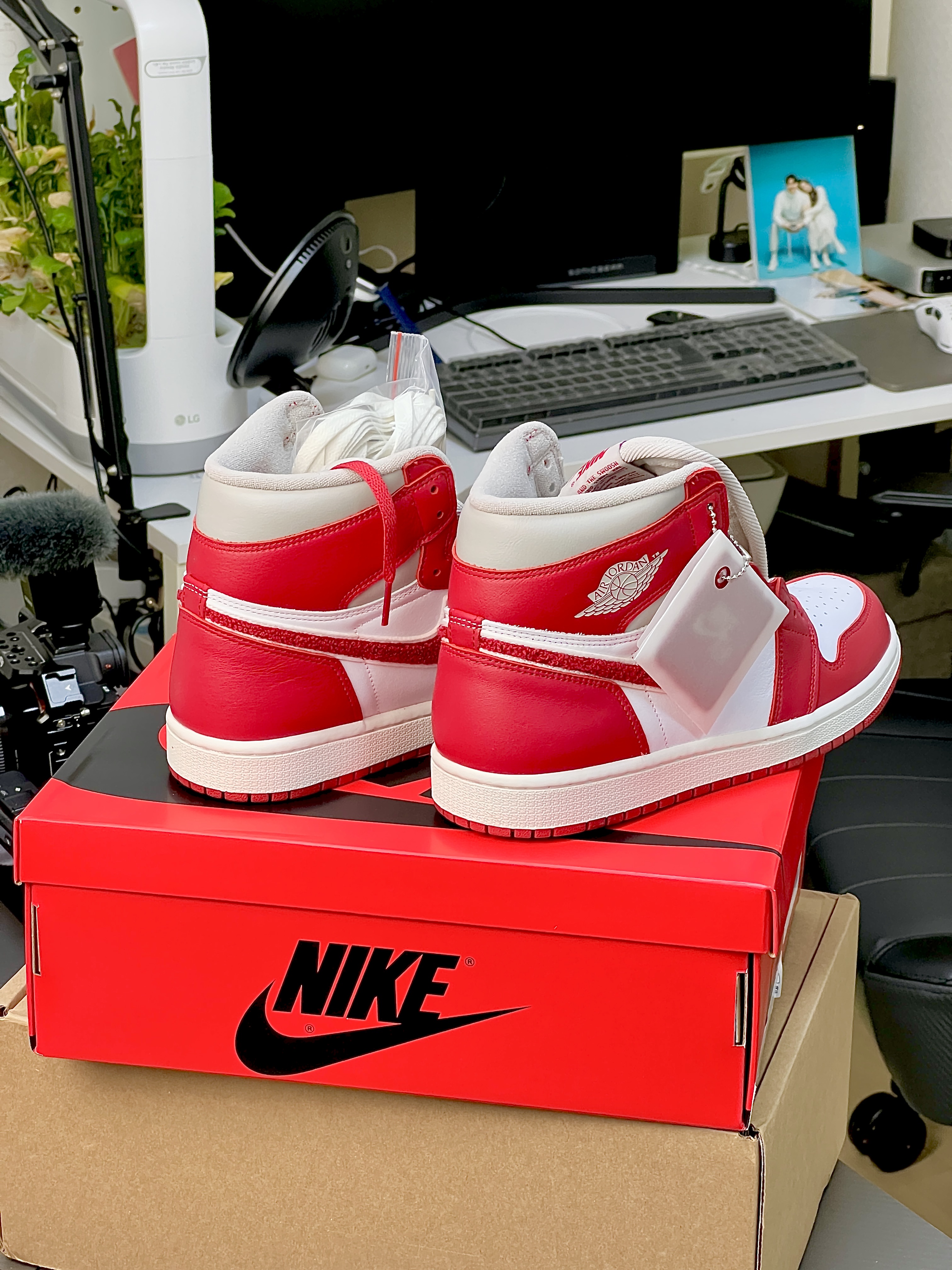 (W) Jordan 1 Retro High OG Varsity Red 착용 스타일 - 3