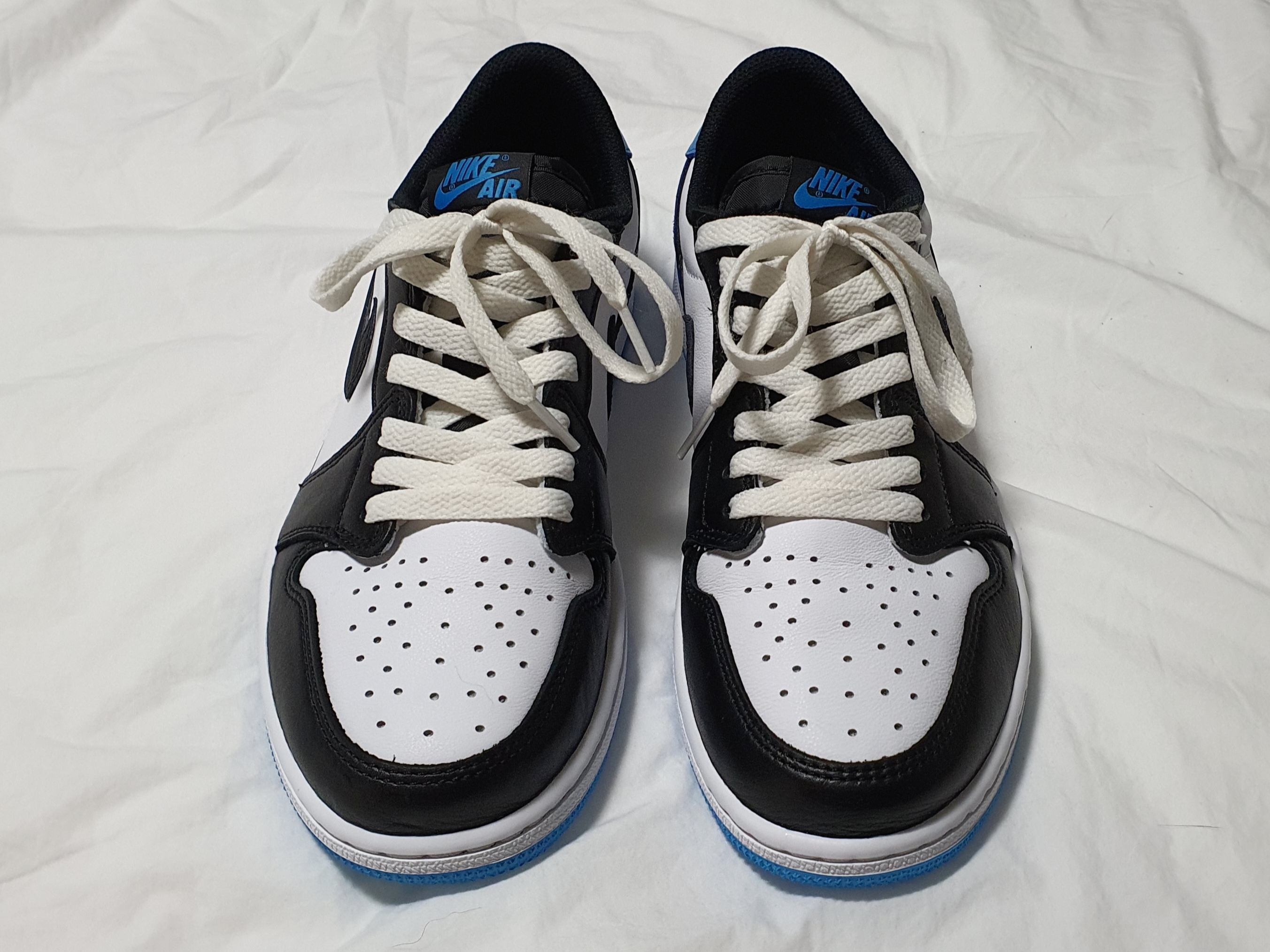 Jordan 1 Retro Low OG Black and Dark Powder Blue 착용 스타일 - 2