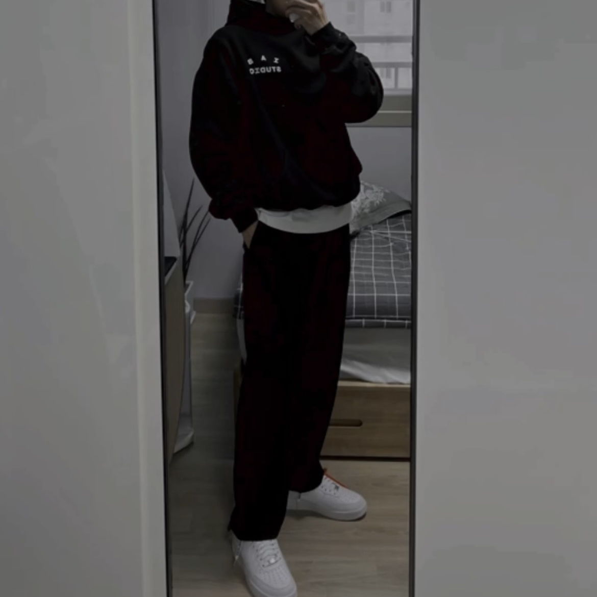 IAB Studio Hoodie Black White, Nike Air Force 1 '07 Low White 착용 스타일