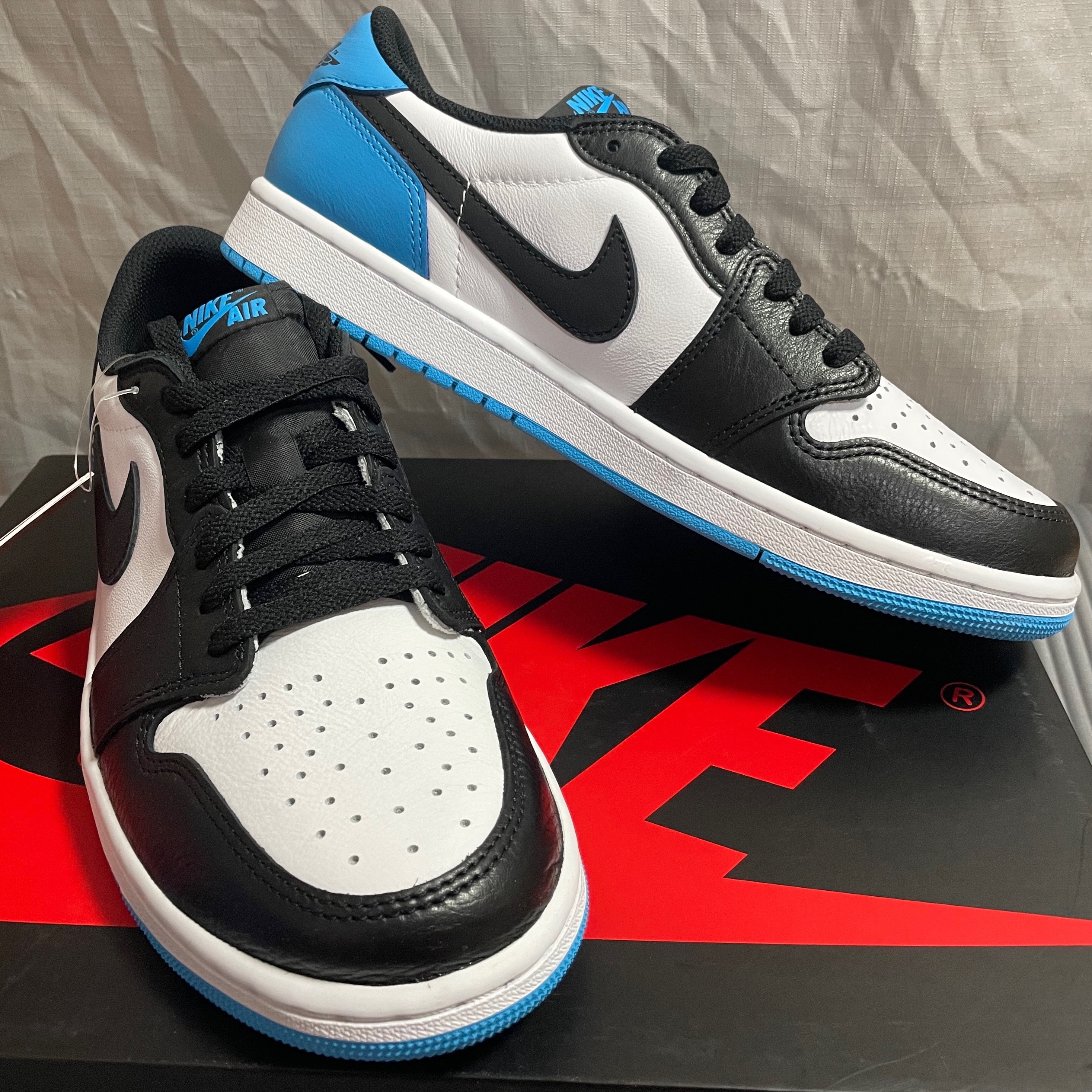Jordan 1 Retro Low OG Black and Dark Powder Blue 착용 스타일