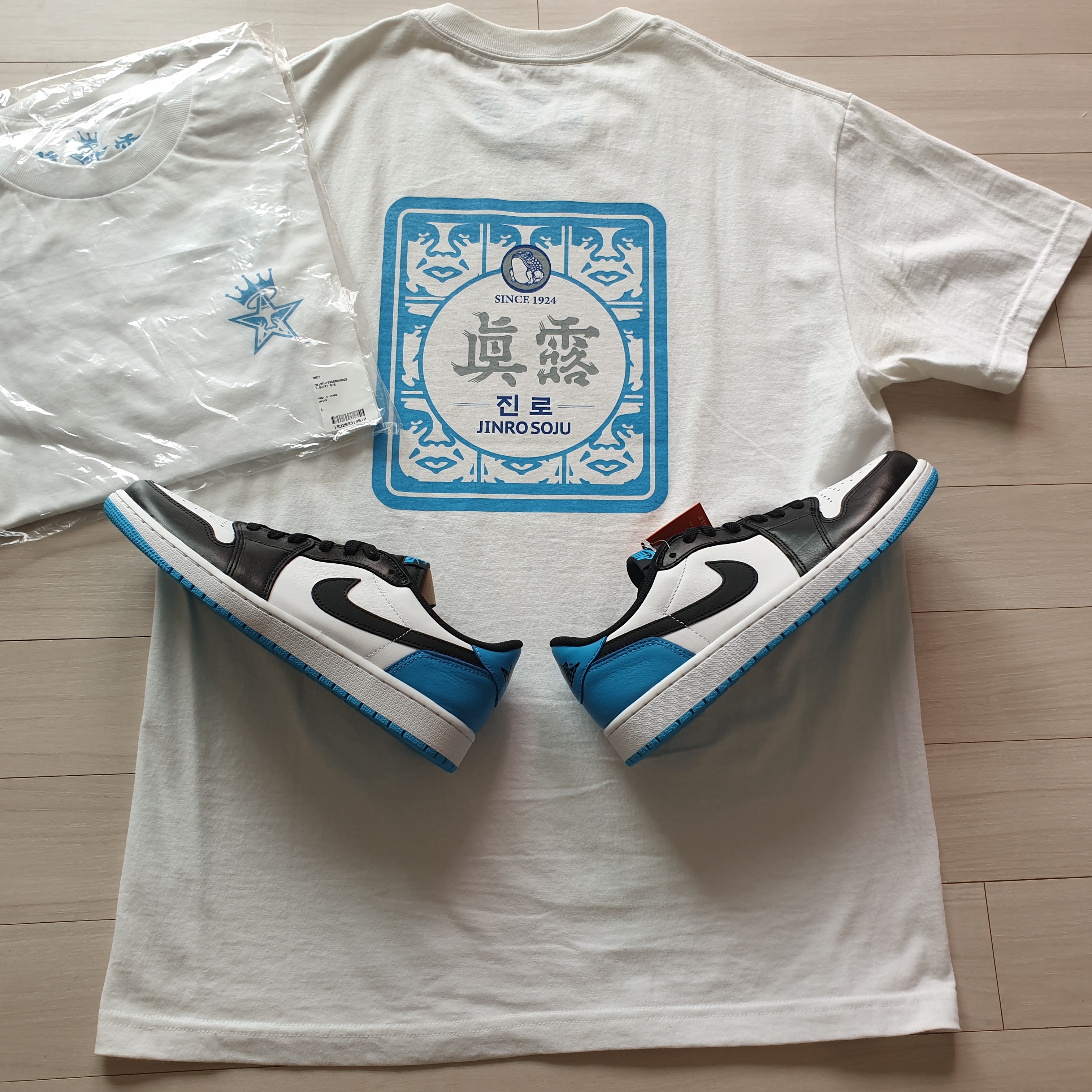 Jordan 1 Retro Low OG Black and Dark Powder Blue 착용 스타일