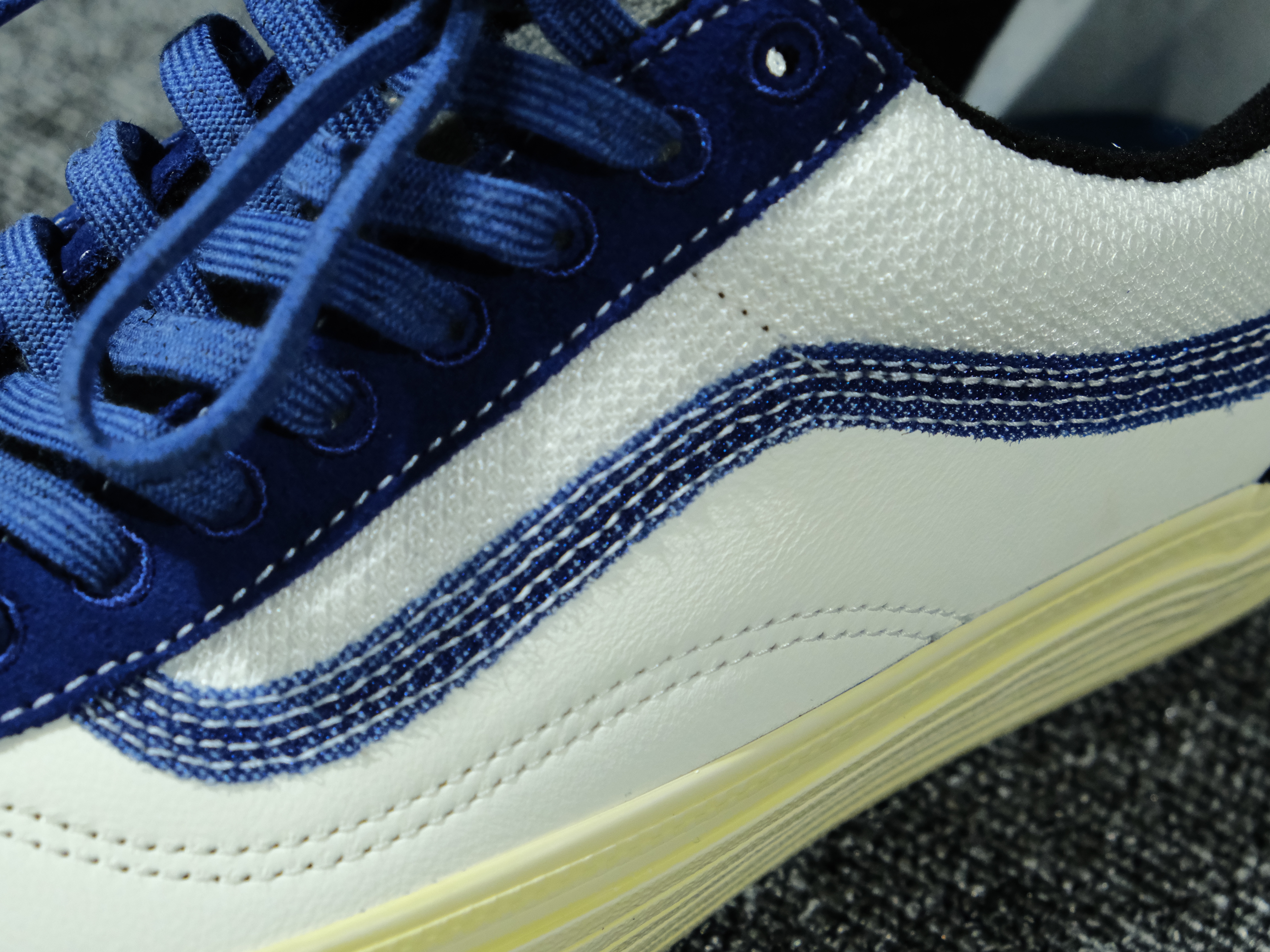 Vans Old Skool Split VR3 LX Vintage Blue 착용 스타일 - 2