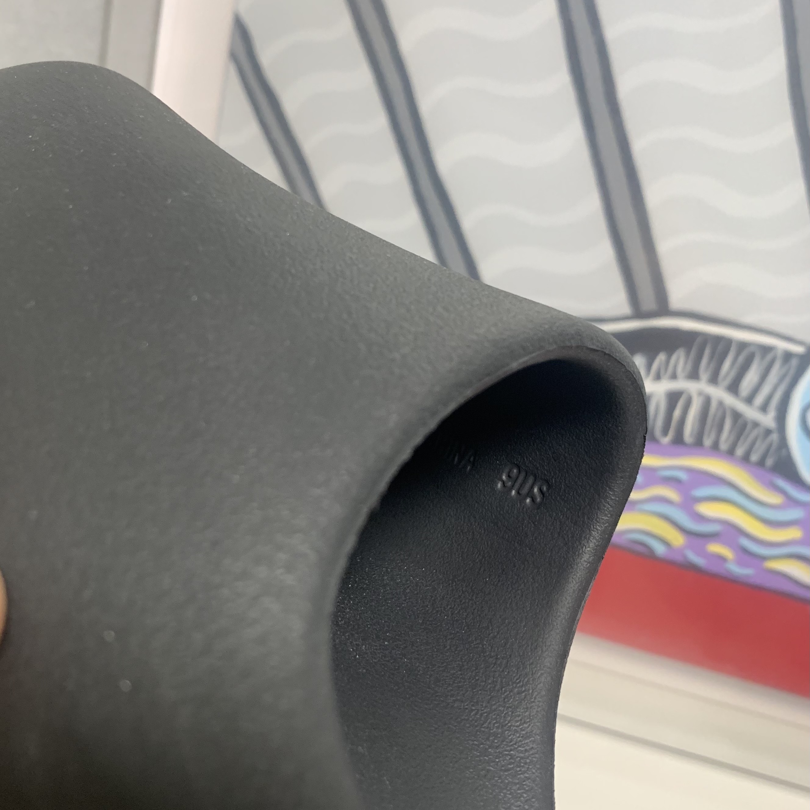 Adidas Yeezy Slide Onyx 착용 스타일