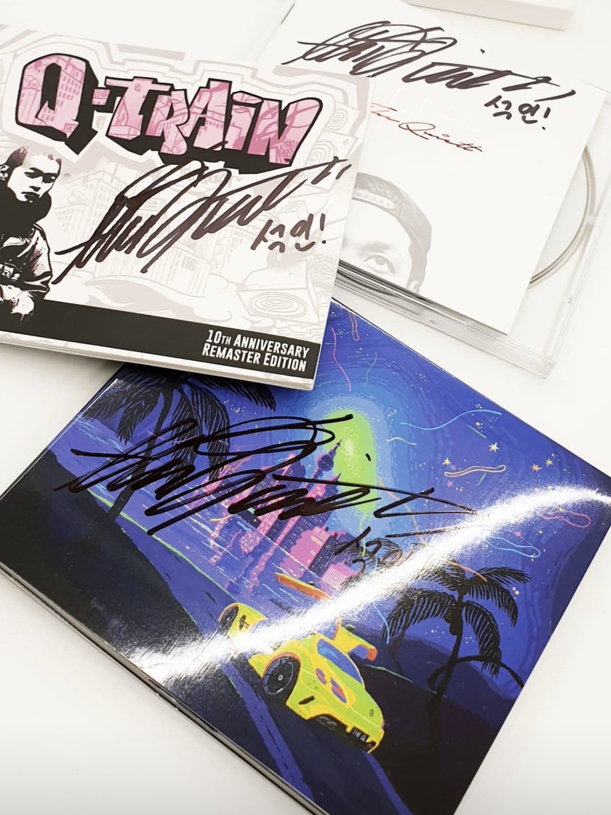 The Quiett Glow Forever LP Blue Splatter, Paloalto & The Quiett Supremacy Black (2LP) 착용 스타일
