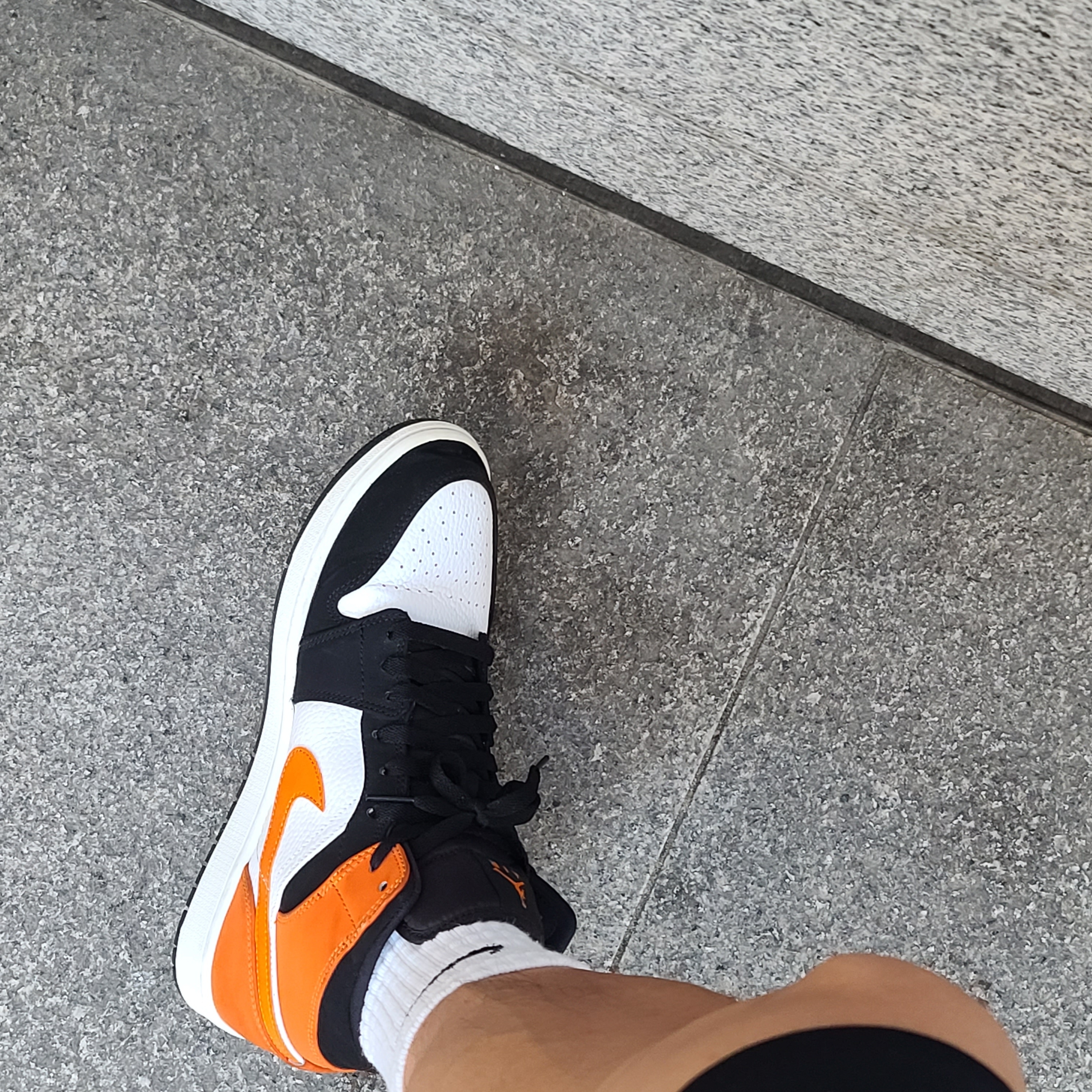 Jordan 1 Mid Shattered Backboard 착용 스타일 - 2