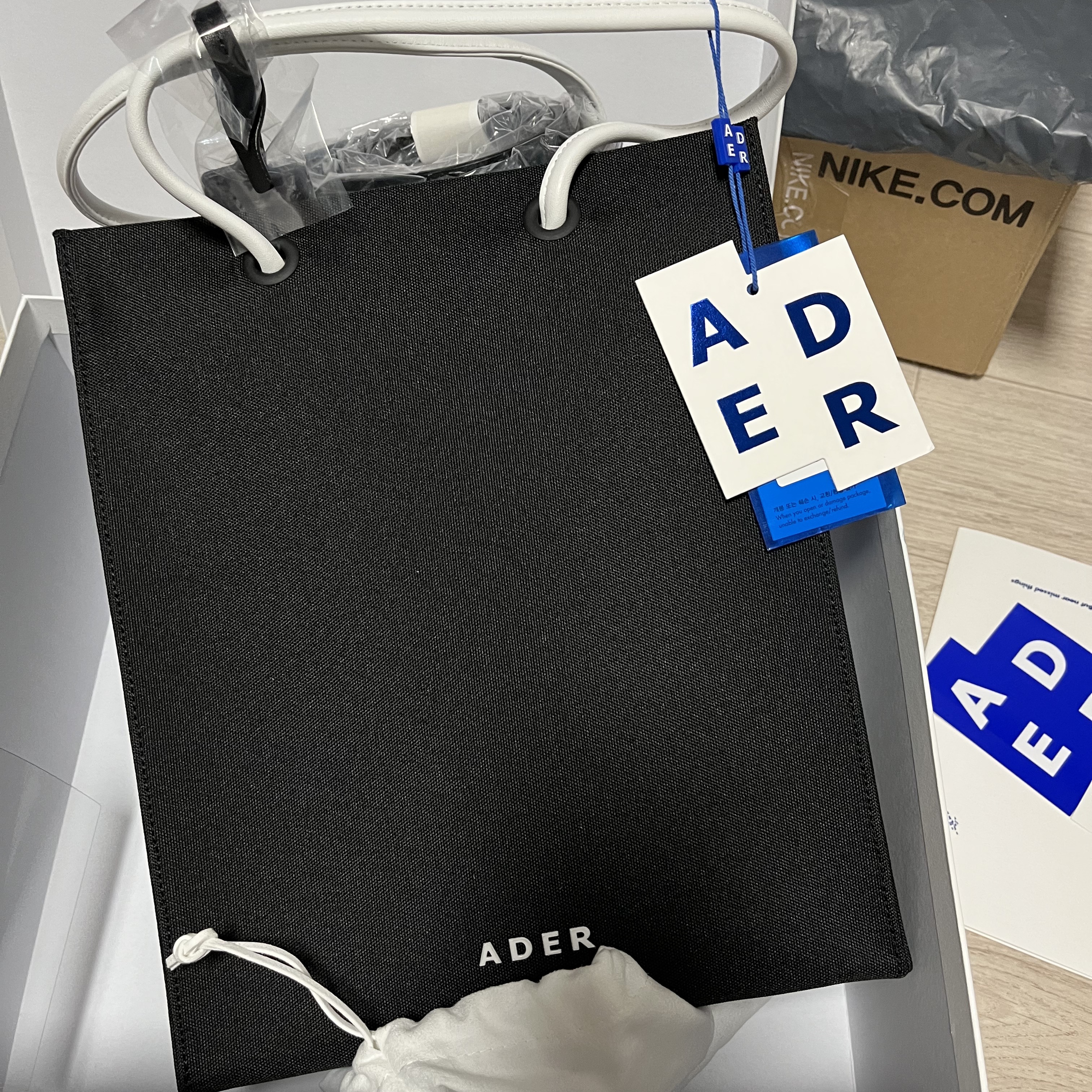 Ader Error Shopper Bag Noir 착용 스타일