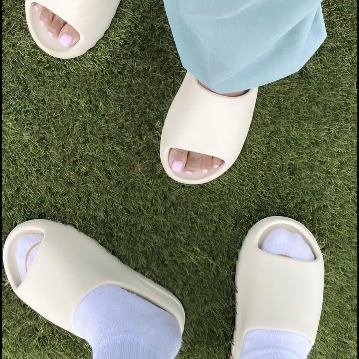 Adidas Yeezy Slide Bone 2022/2023 착용 스타일 - 1