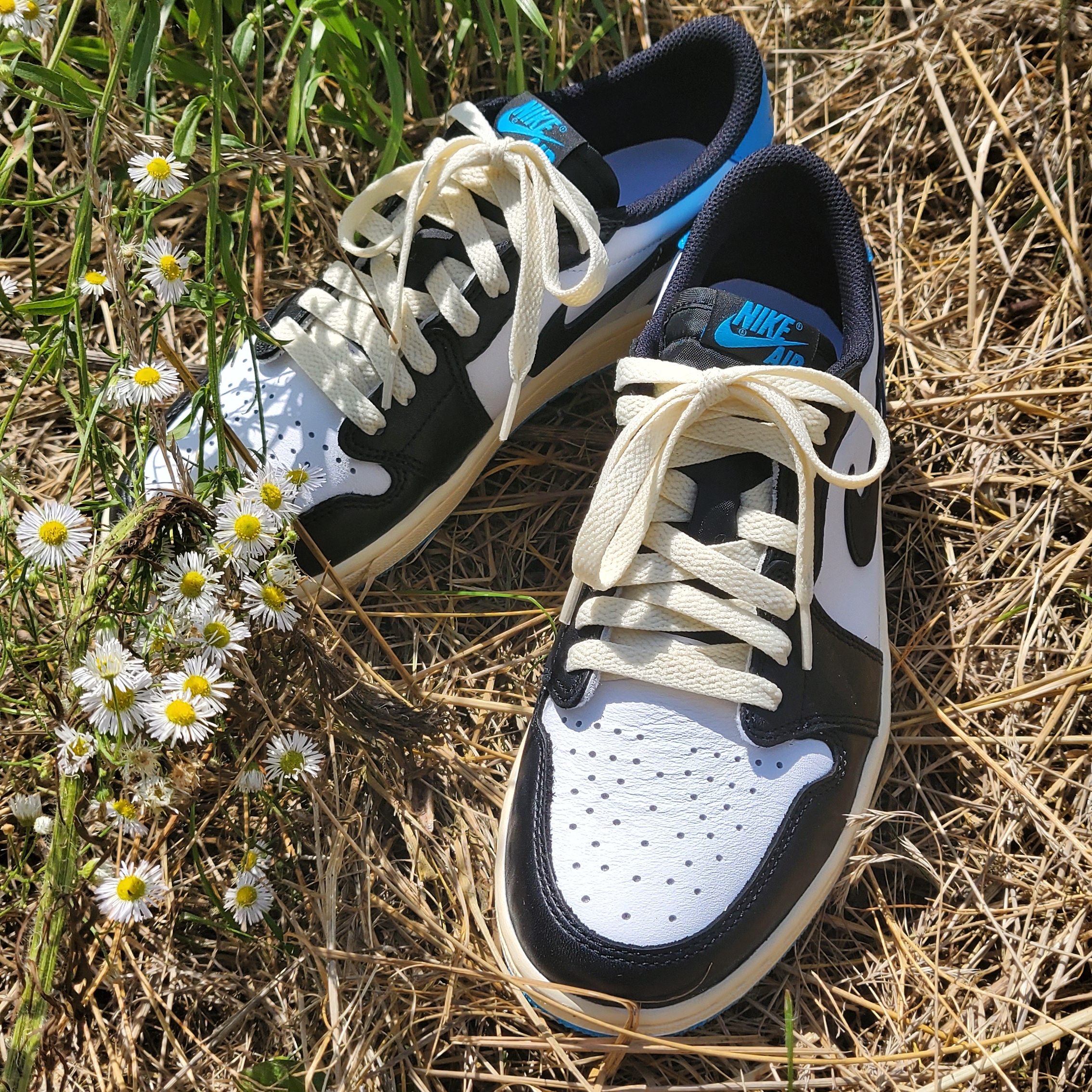 Jordan 1 Retro Low OG Black and Dark Powder Blue 착용 스타일 - 2