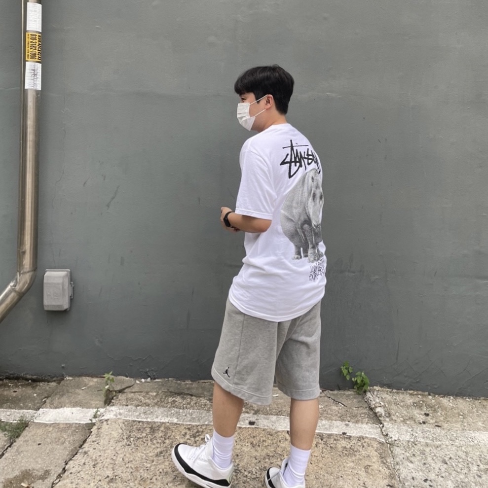 Stussy Livin' Large T-Shirt White, Jordan 3 x Fragment Retro SP White Black 착용 스타일