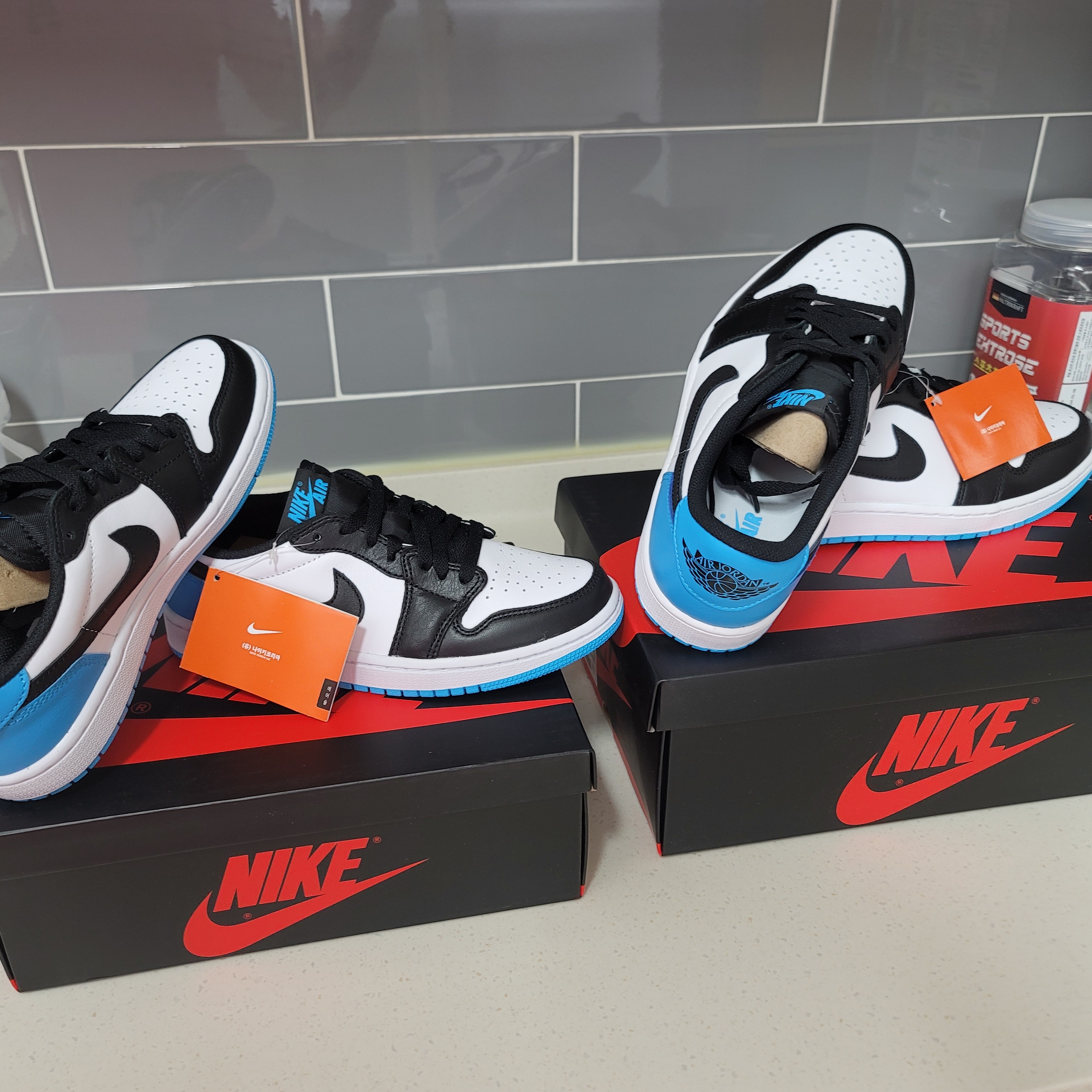 Jordan 1 Retro Low OG Black and Dark Powder Blue, (W) Jordan 1 Retro Low OG Black and Dark Powder Blue 착용 스타일 - 1