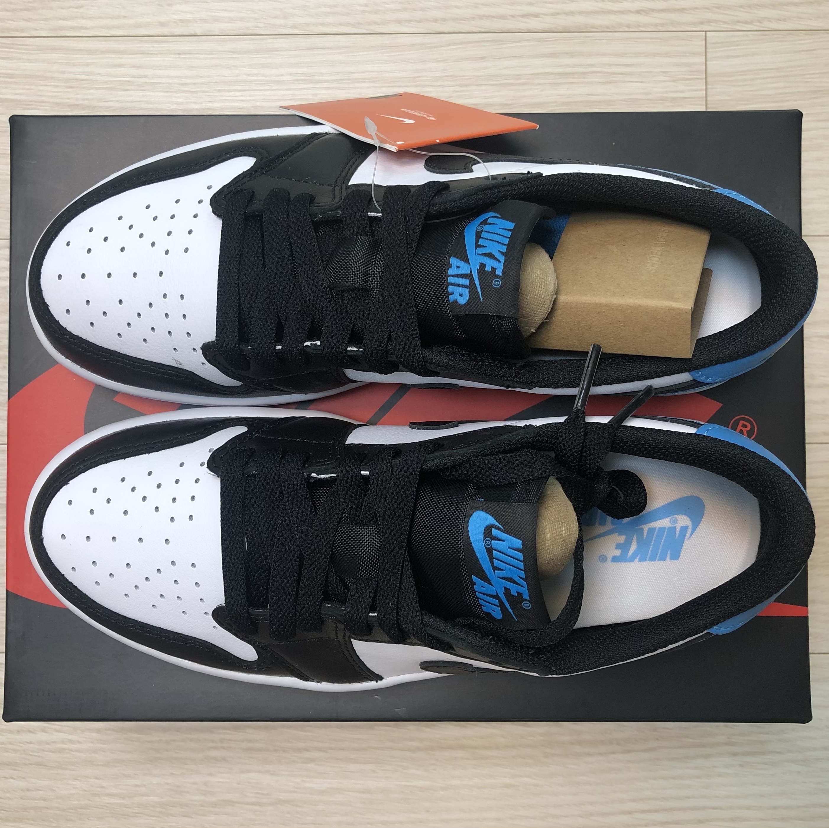 (W) Jordan 1 Retro Low OG Black and Dark Powder Blue 착용 스타일 - 3