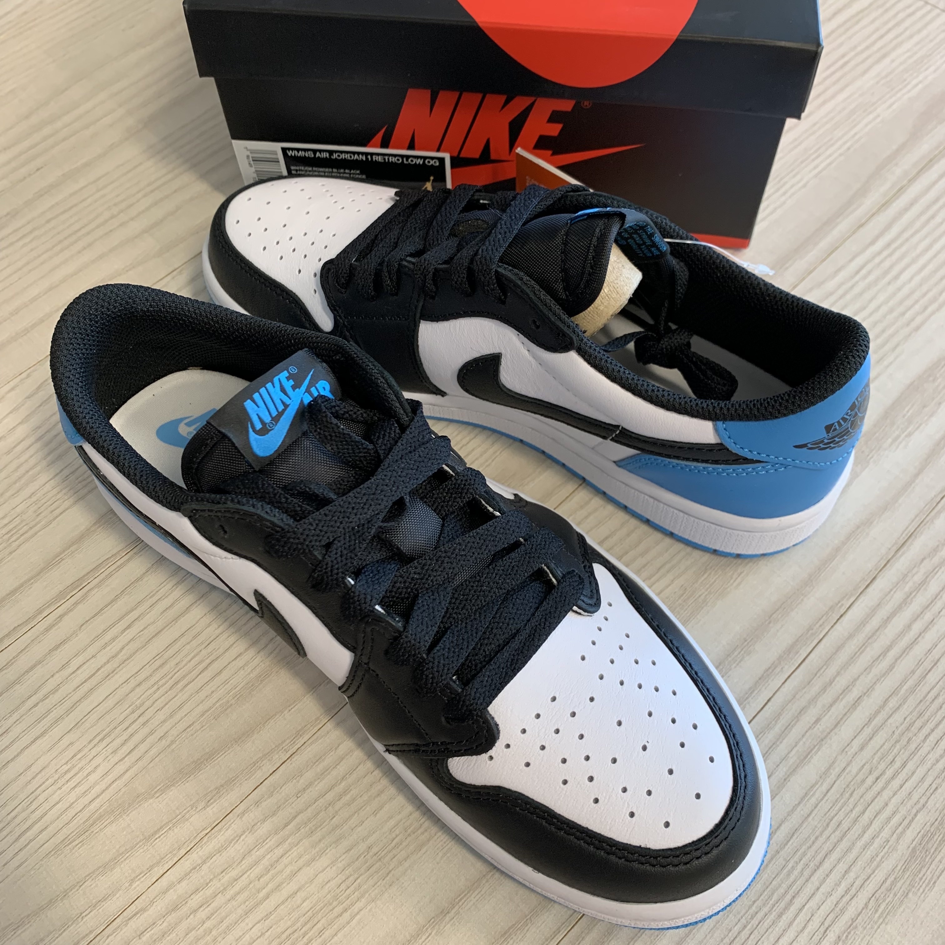 (W) Jordan 1 Retro Low OG Black and Dark Powder Blue 착용 스타일