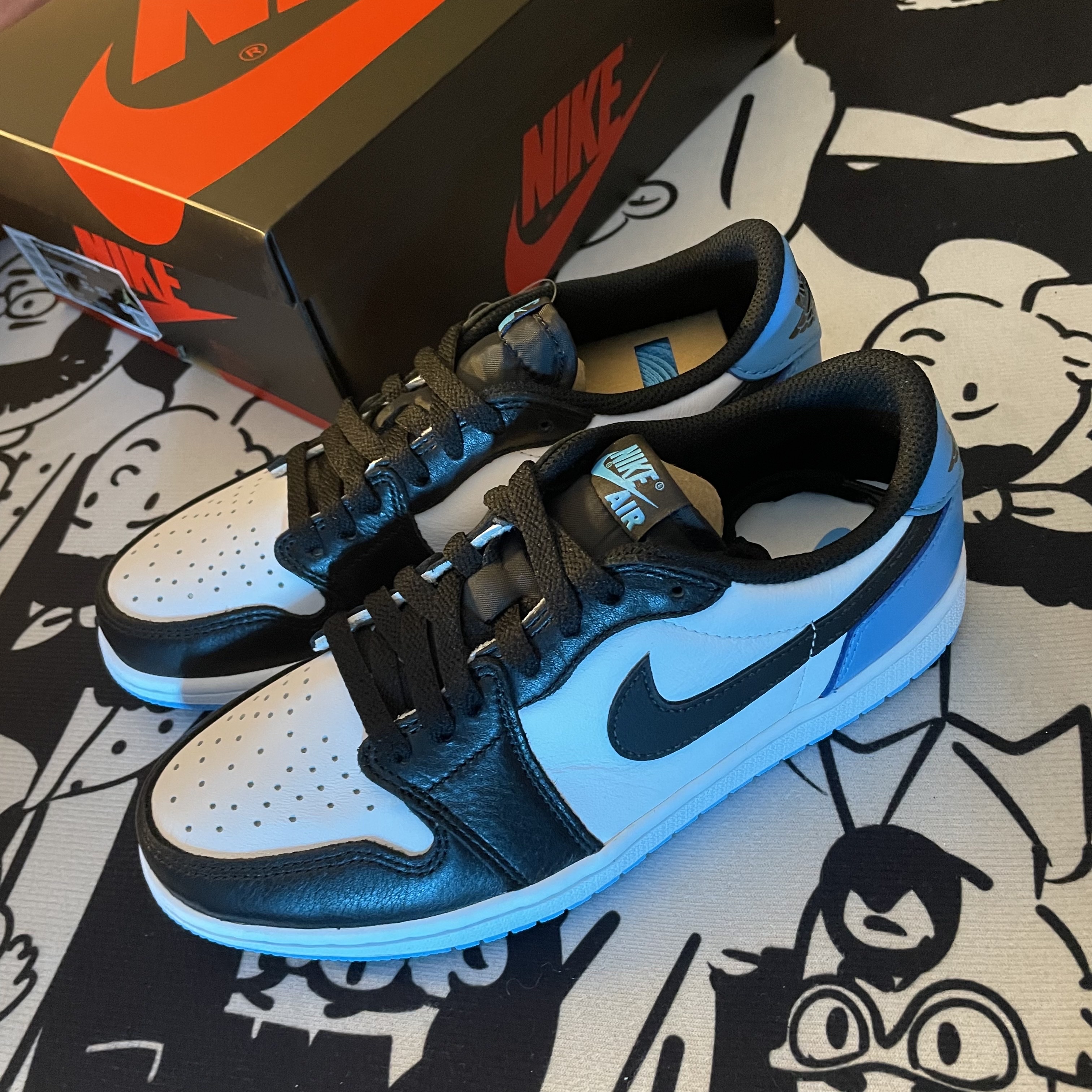 Jordan 1 Retro Low OG Black and Dark Powder Blue 착용 스타일