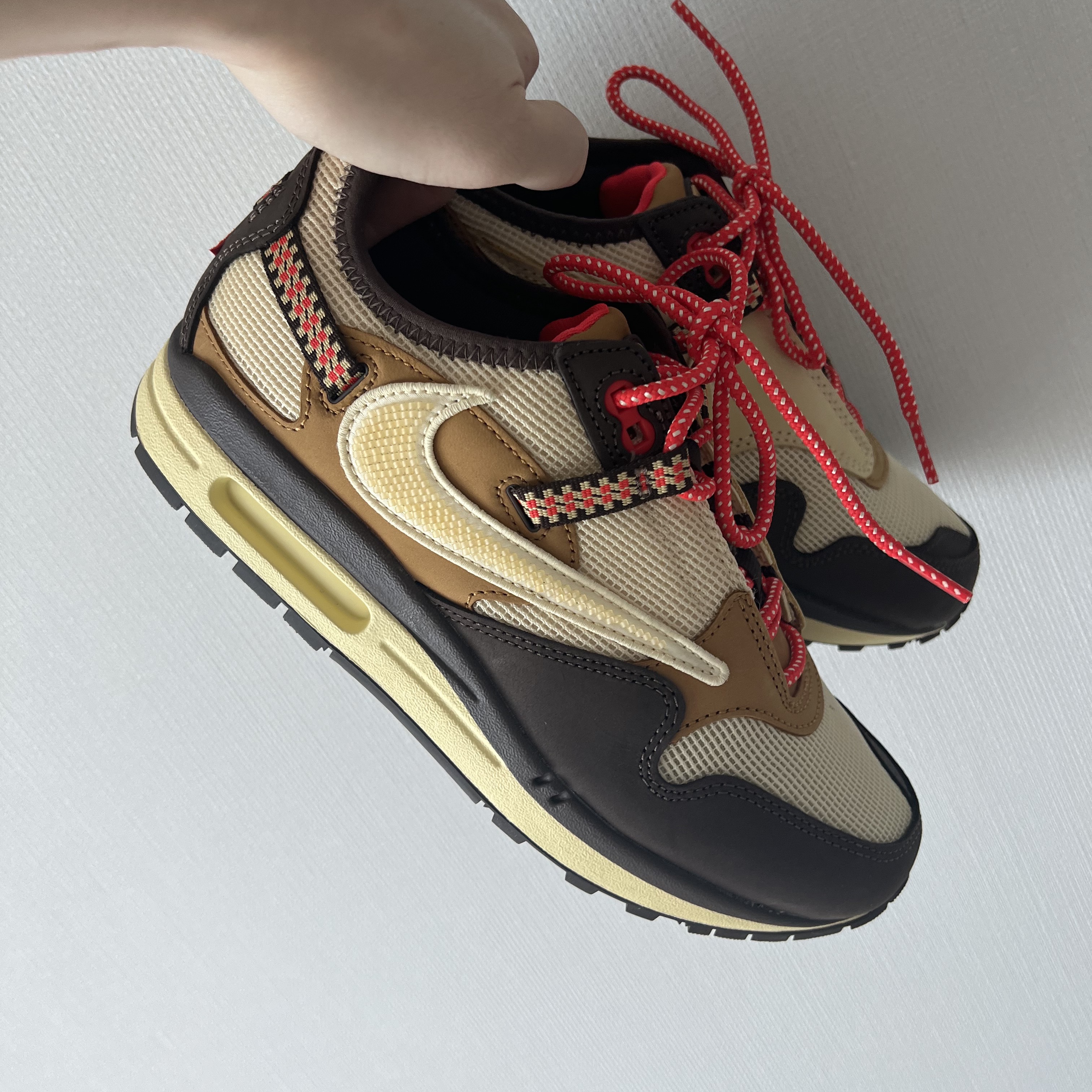 Nike x Travis Scott Air Max 1 Cact.us Brown 착용 스타일